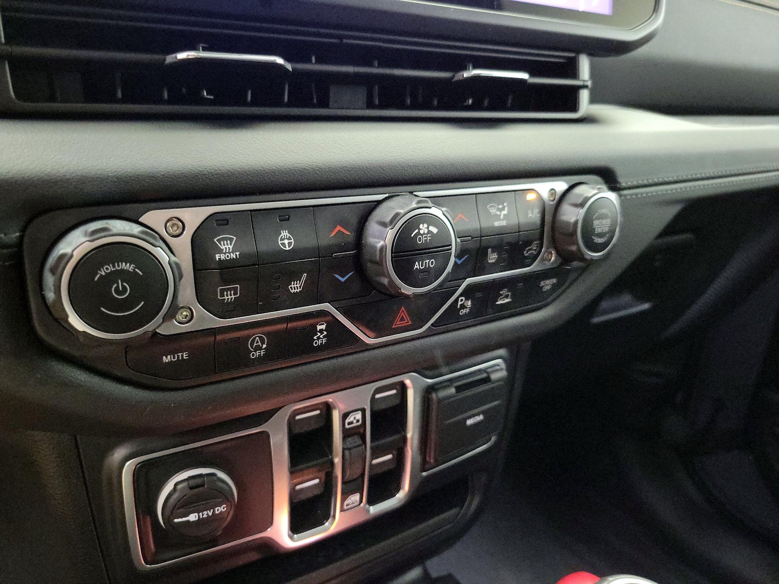 2024 Jeep Wrangler 4-Door Sahara - Photo 18