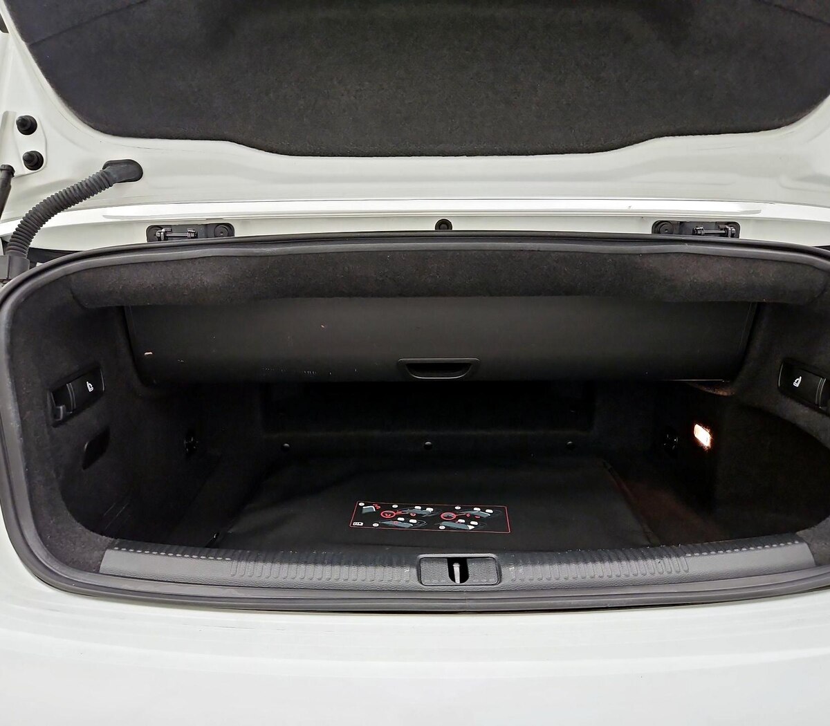 Trunk/Cargo (Seats Up)