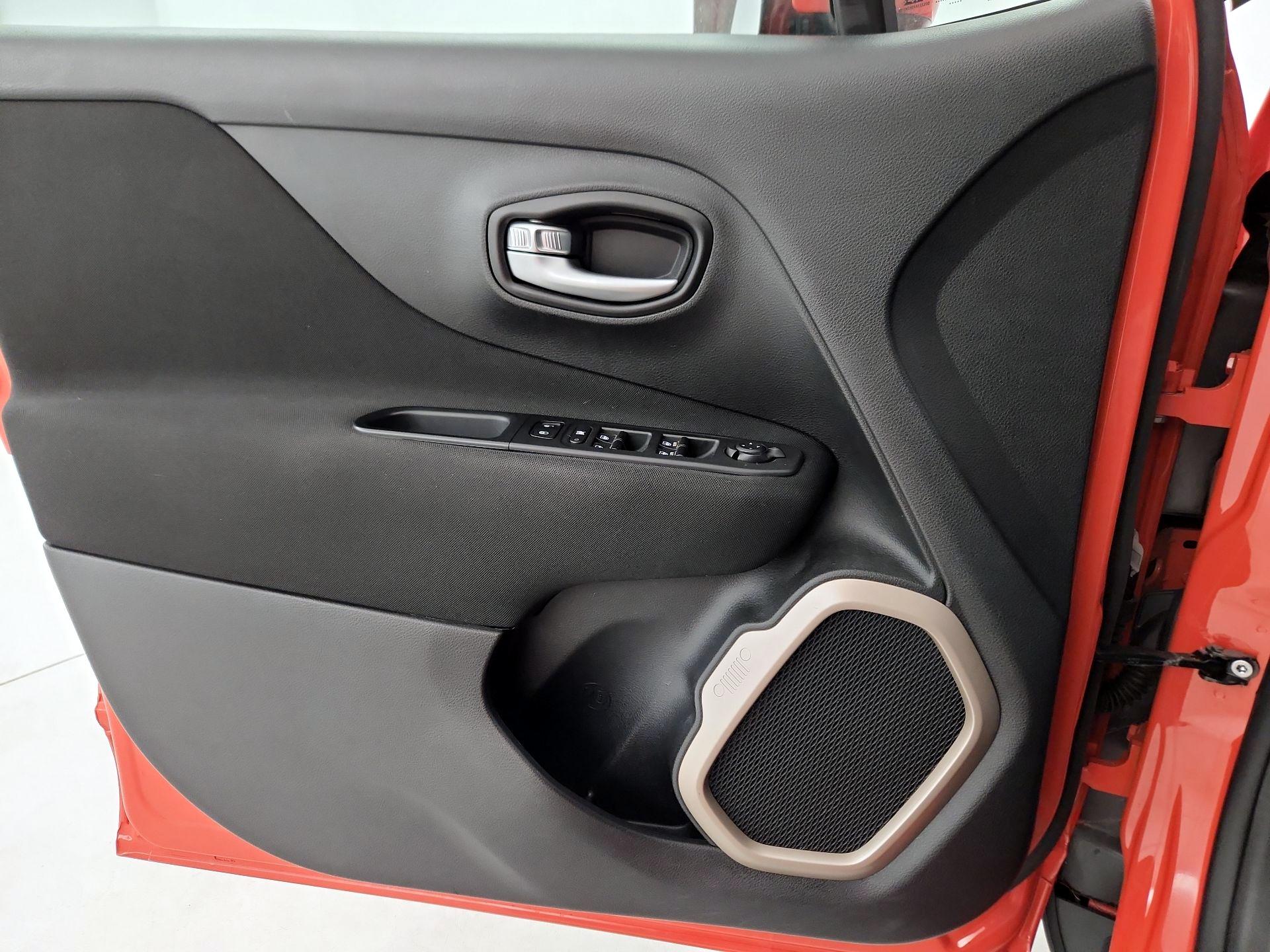 Thumbnail: 2017 Jeep Renegade - 12