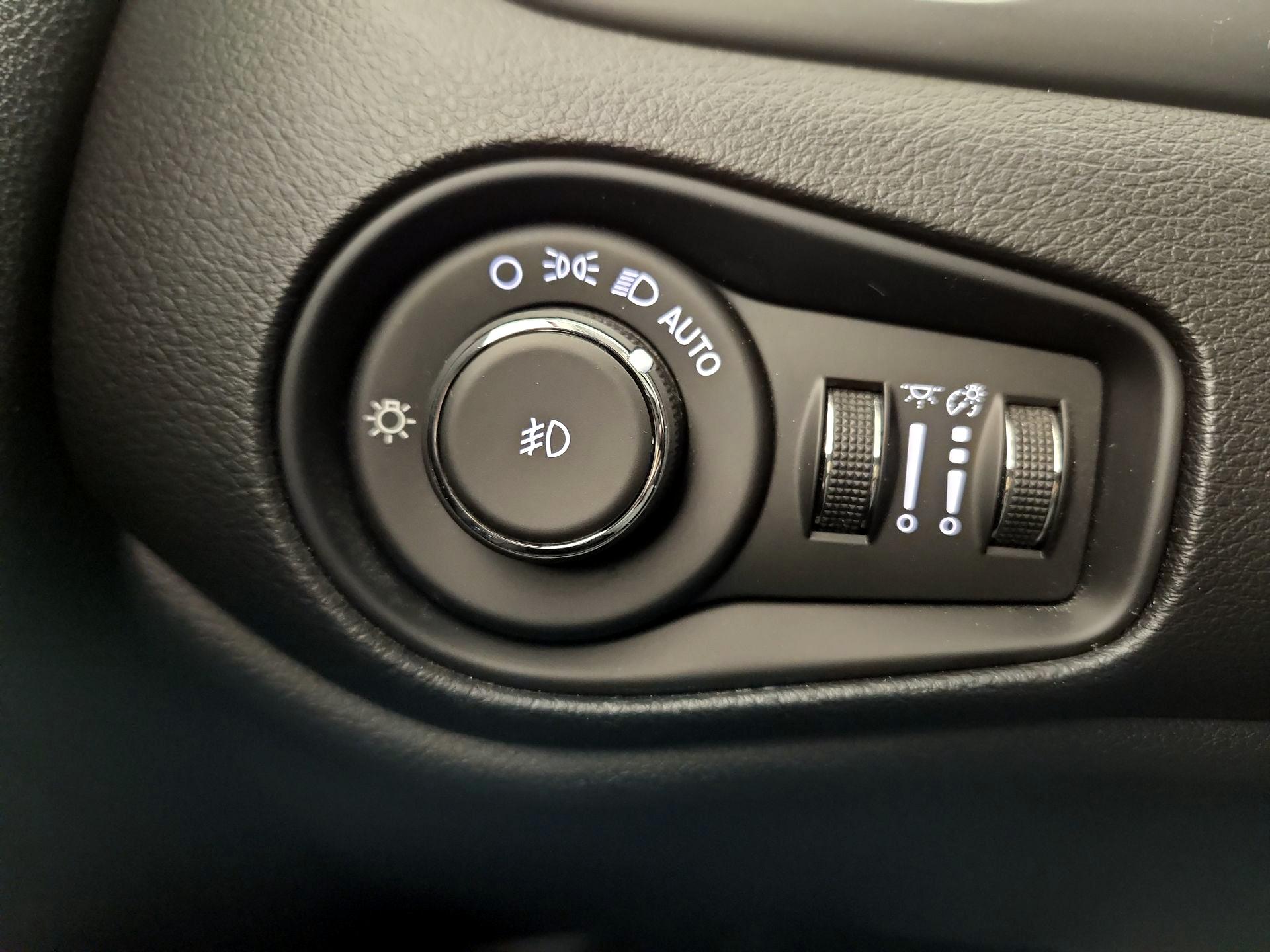 Thumbnail: 2017 Jeep Renegade - 13