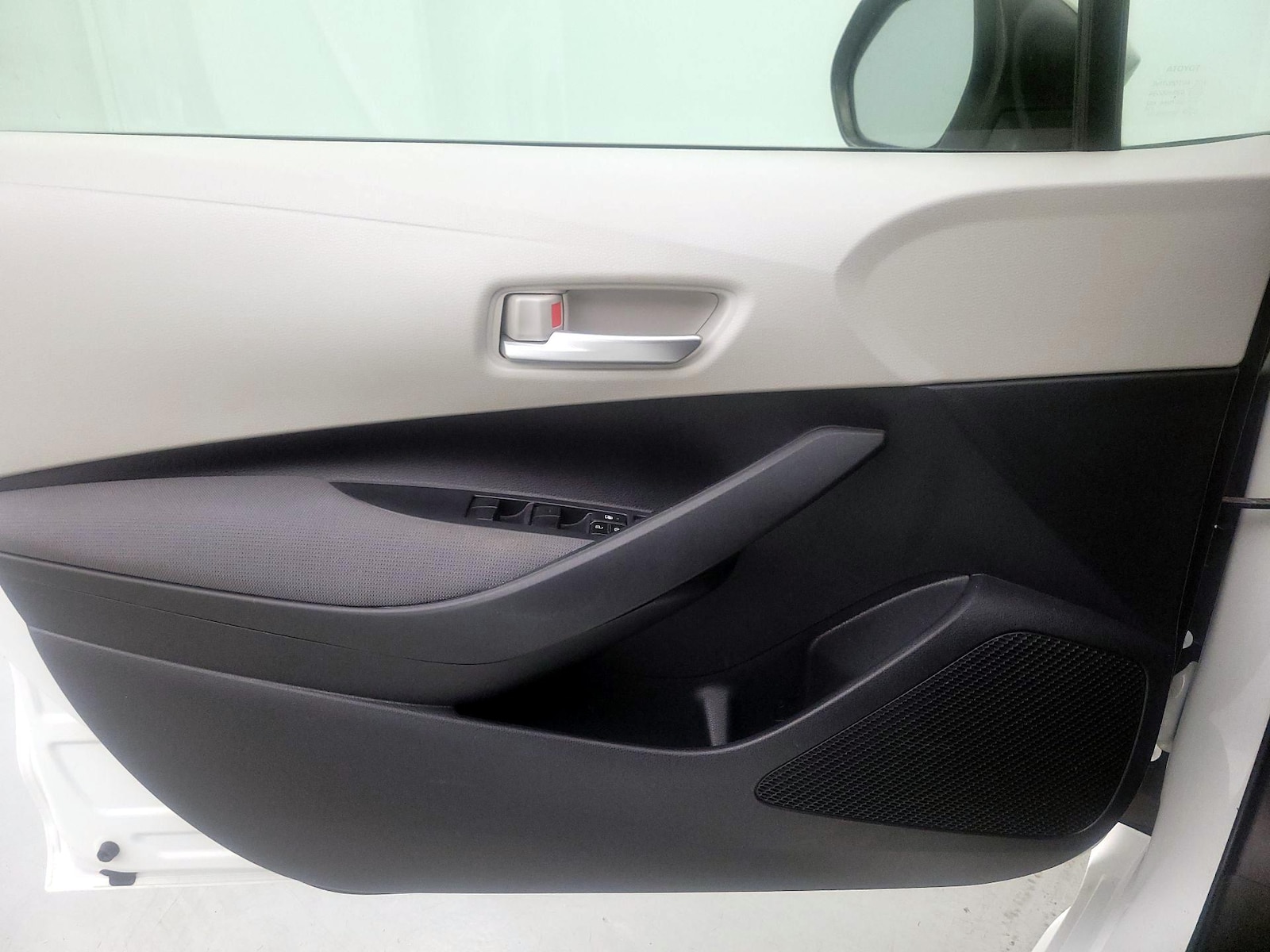 2020 Toyota Corolla LE - Photo 13