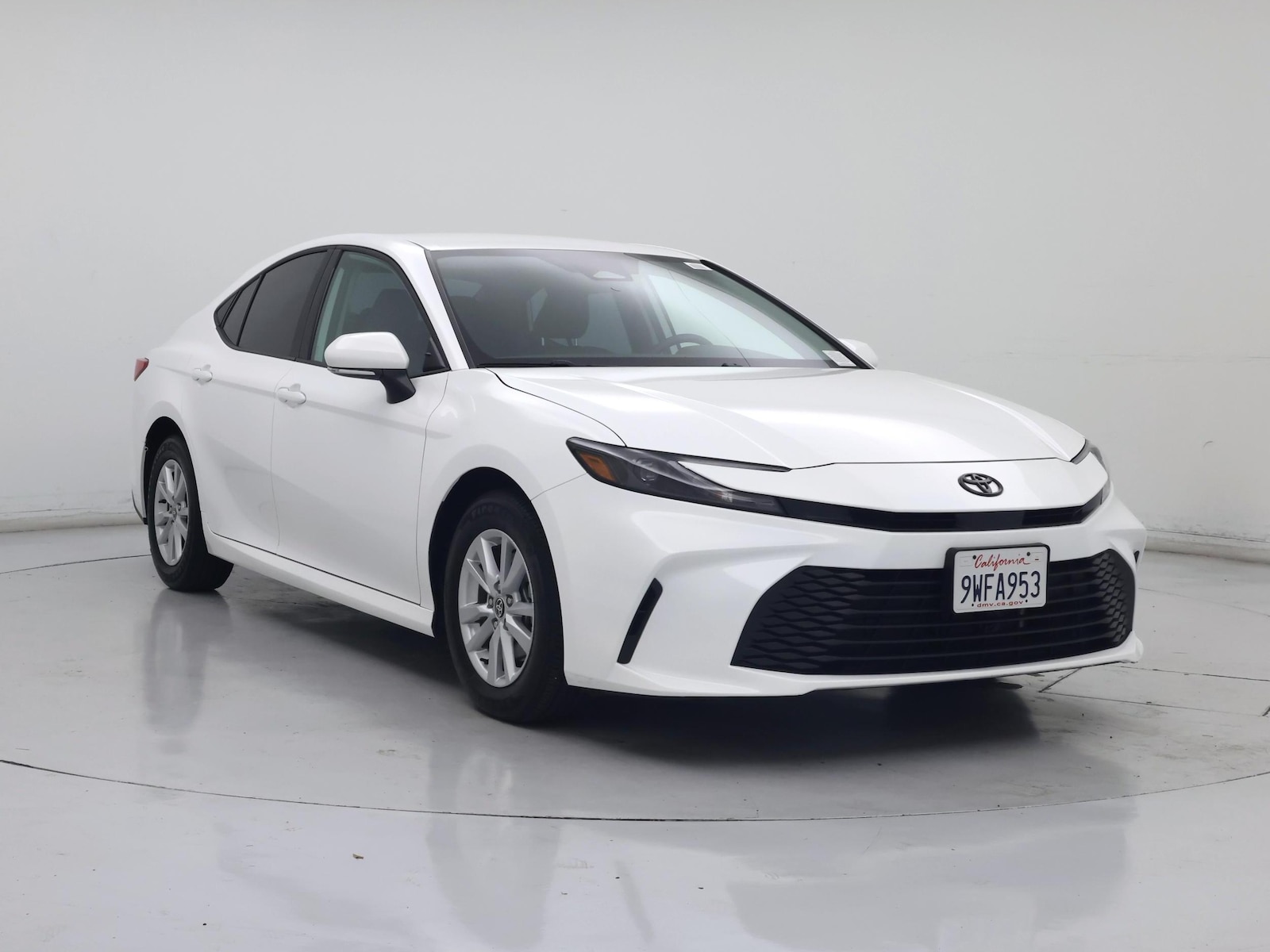 2026 Toyota Camry LE - Photo 2