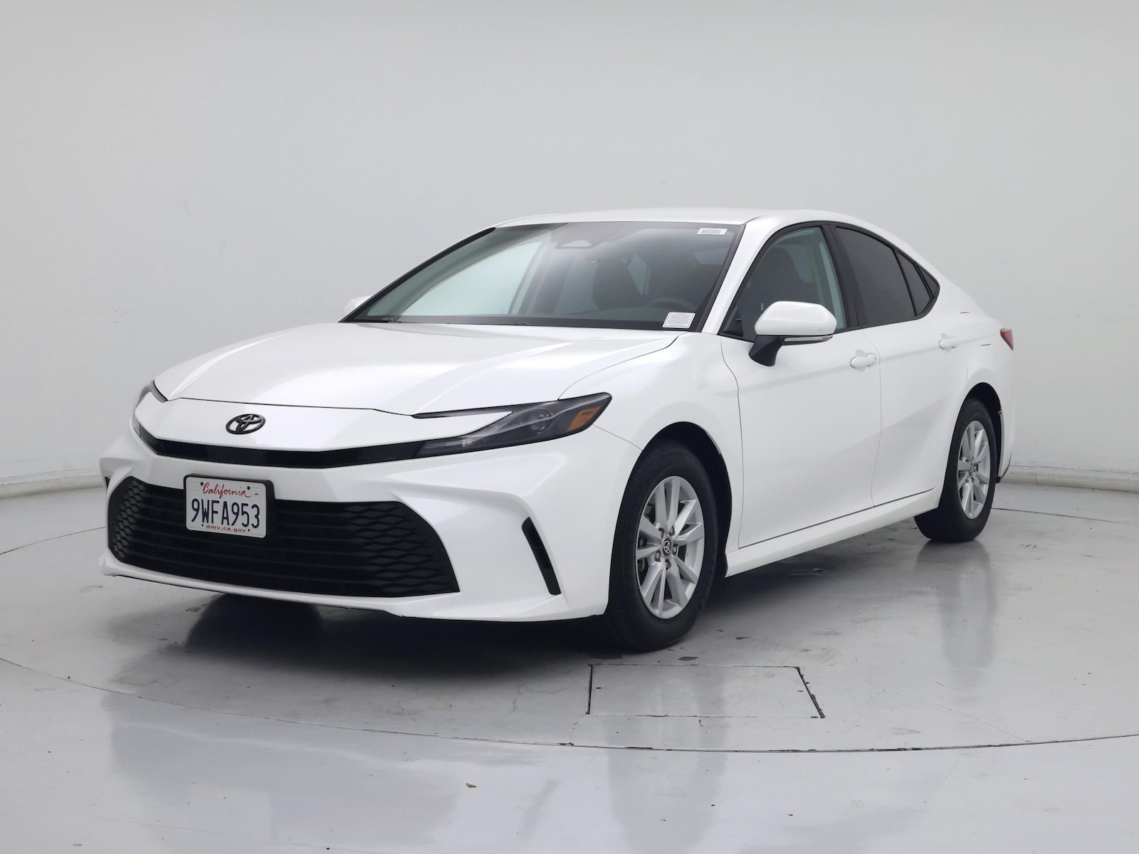 2026 Toyota Camry LE - Photo 5
