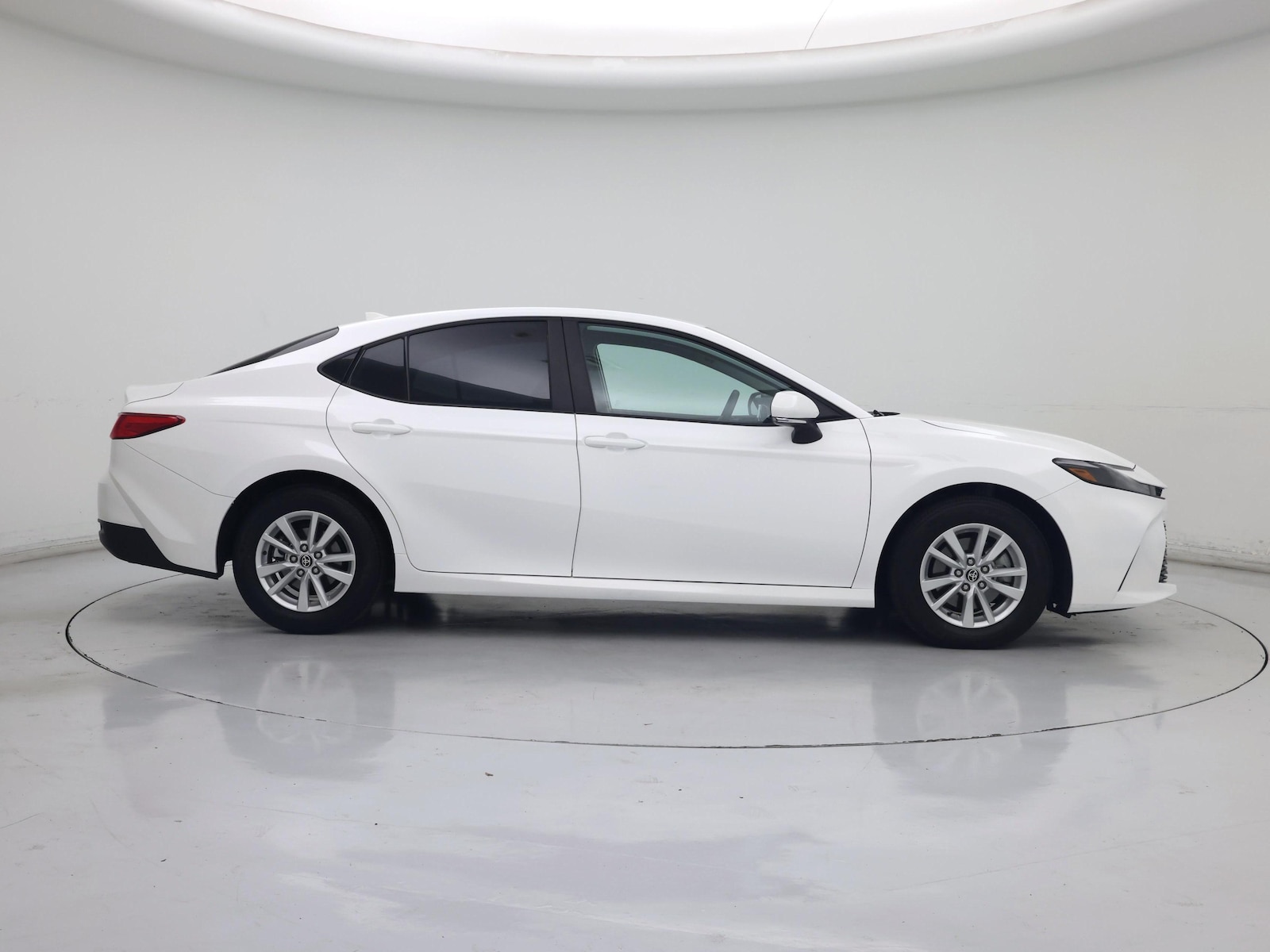 2026 Toyota Camry LE - Photo 8