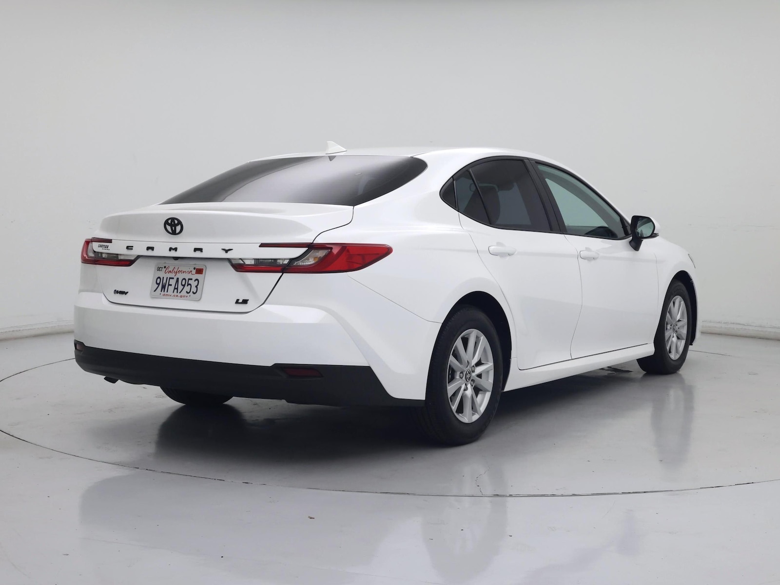 2026 Toyota Camry LE - Photo 9