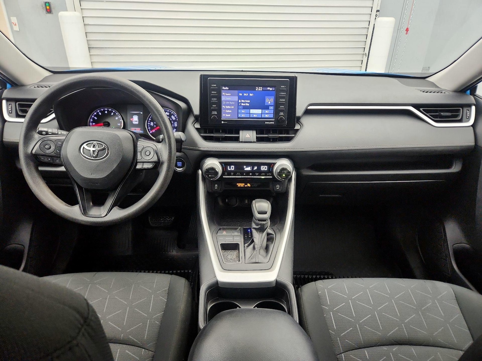2021 Toyota RAV4 XLE - Photo 10