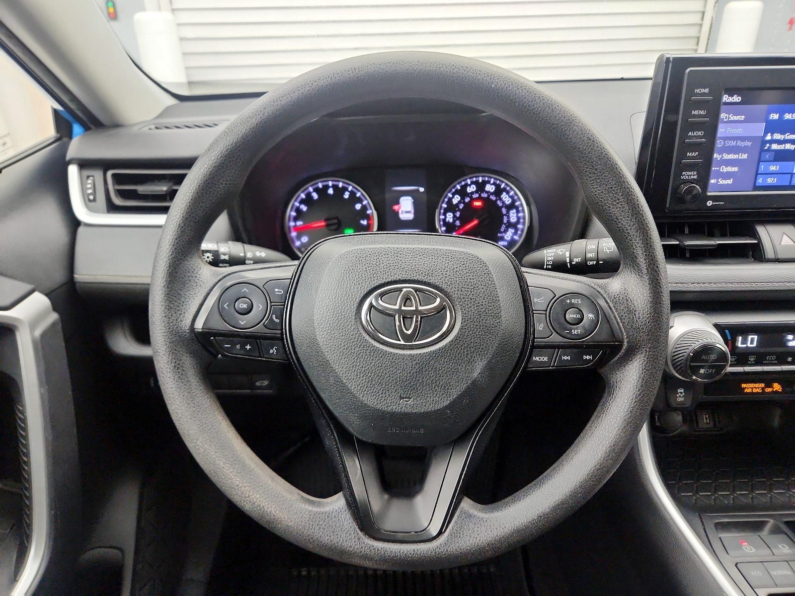 2021 Toyota RAV4 XLE - Photo 11