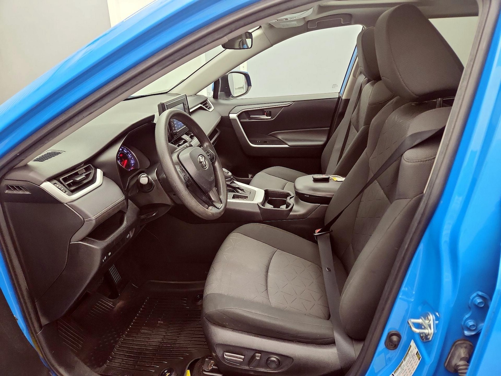 2021 Toyota RAV4 XLE - Photo 12