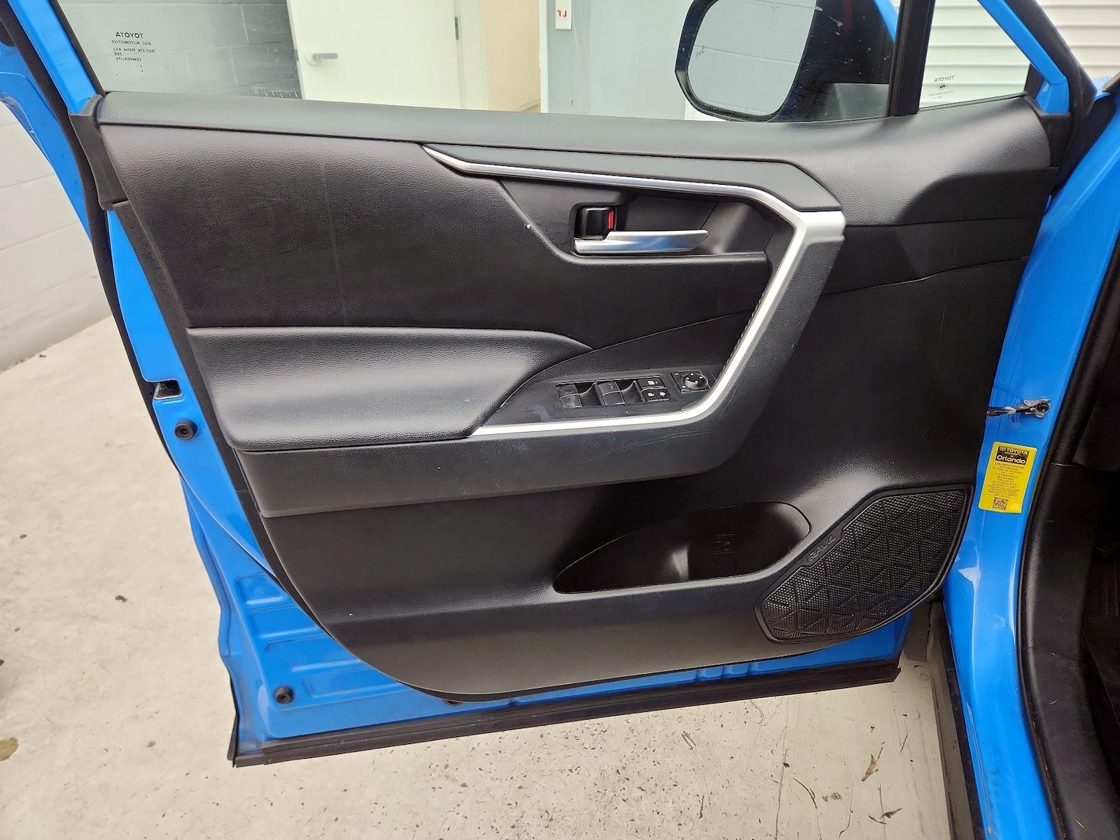 2021 Toyota RAV4 XLE - Photo 13