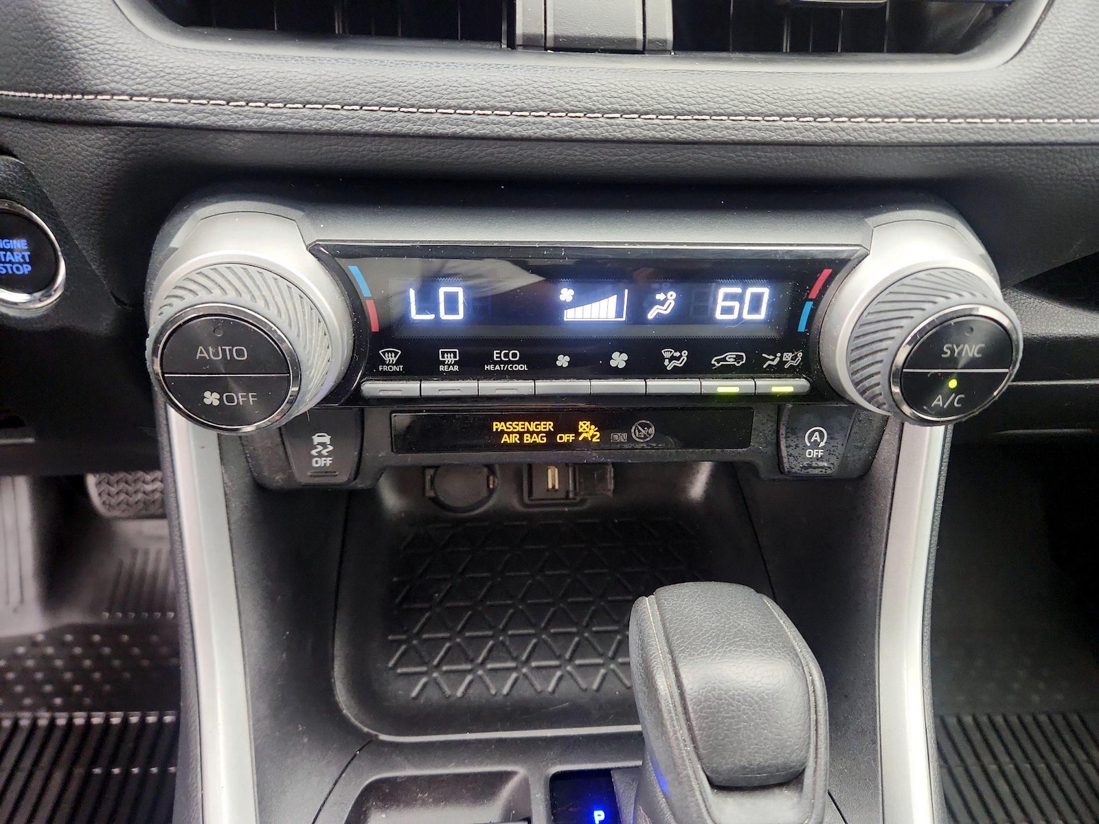 2021 Toyota RAV4 XLE - Photo 17