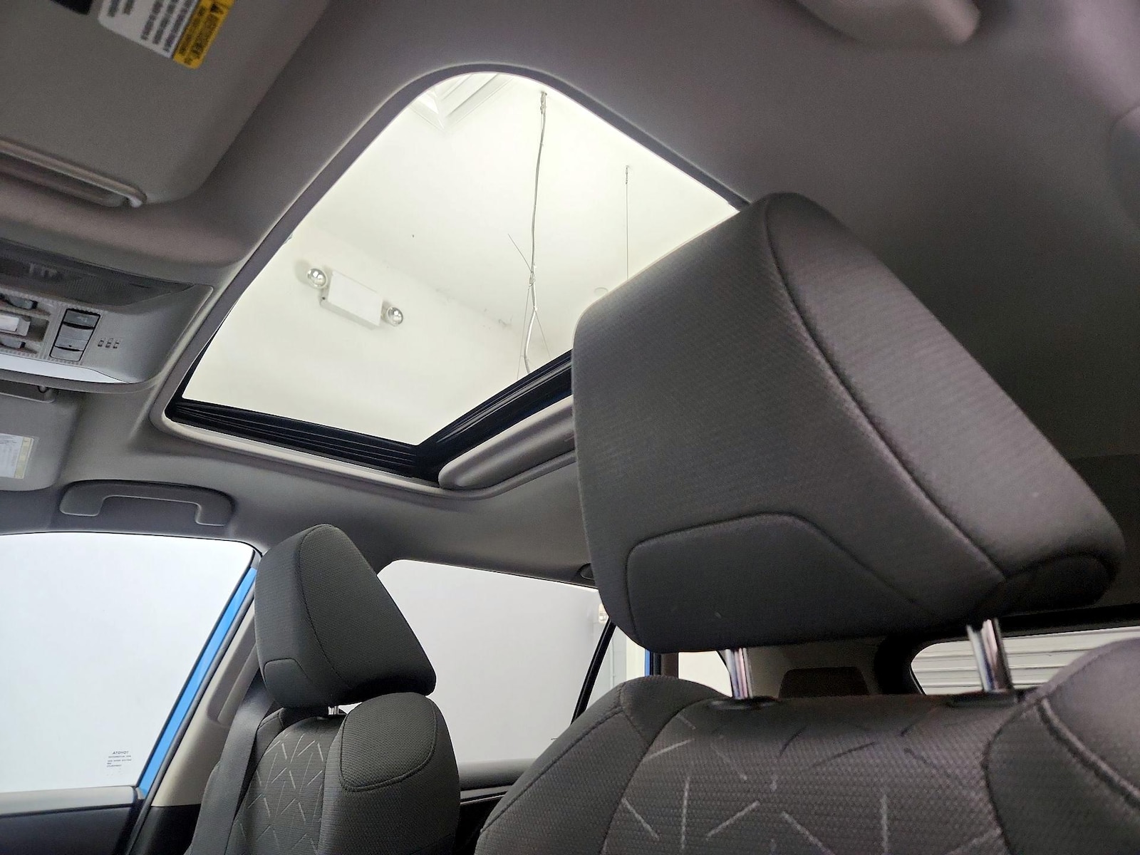 2021 Toyota RAV4 XLE - Photo 20