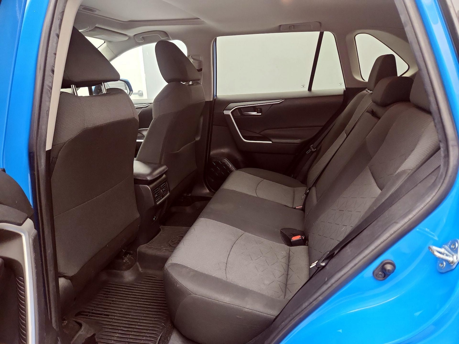 2021 Toyota RAV4 XLE - Photo 21