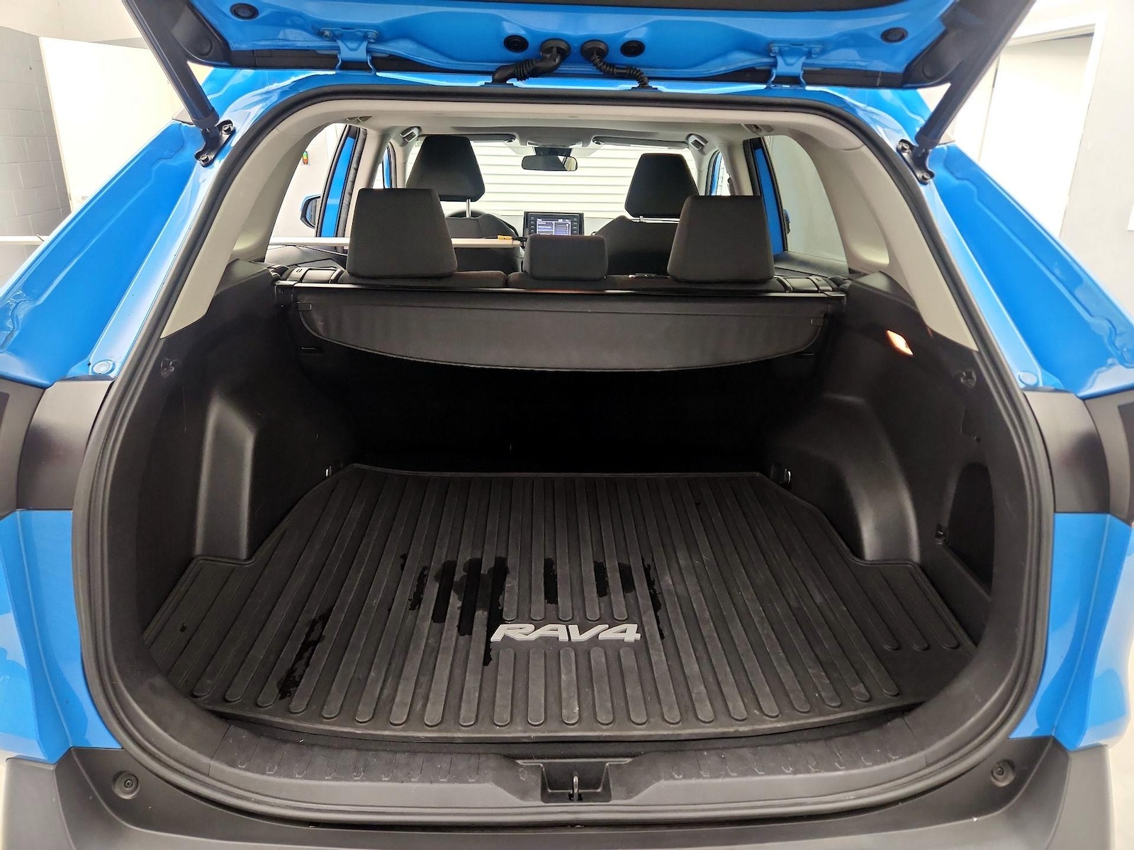 2021 Toyota RAV4 XLE - Photo 22