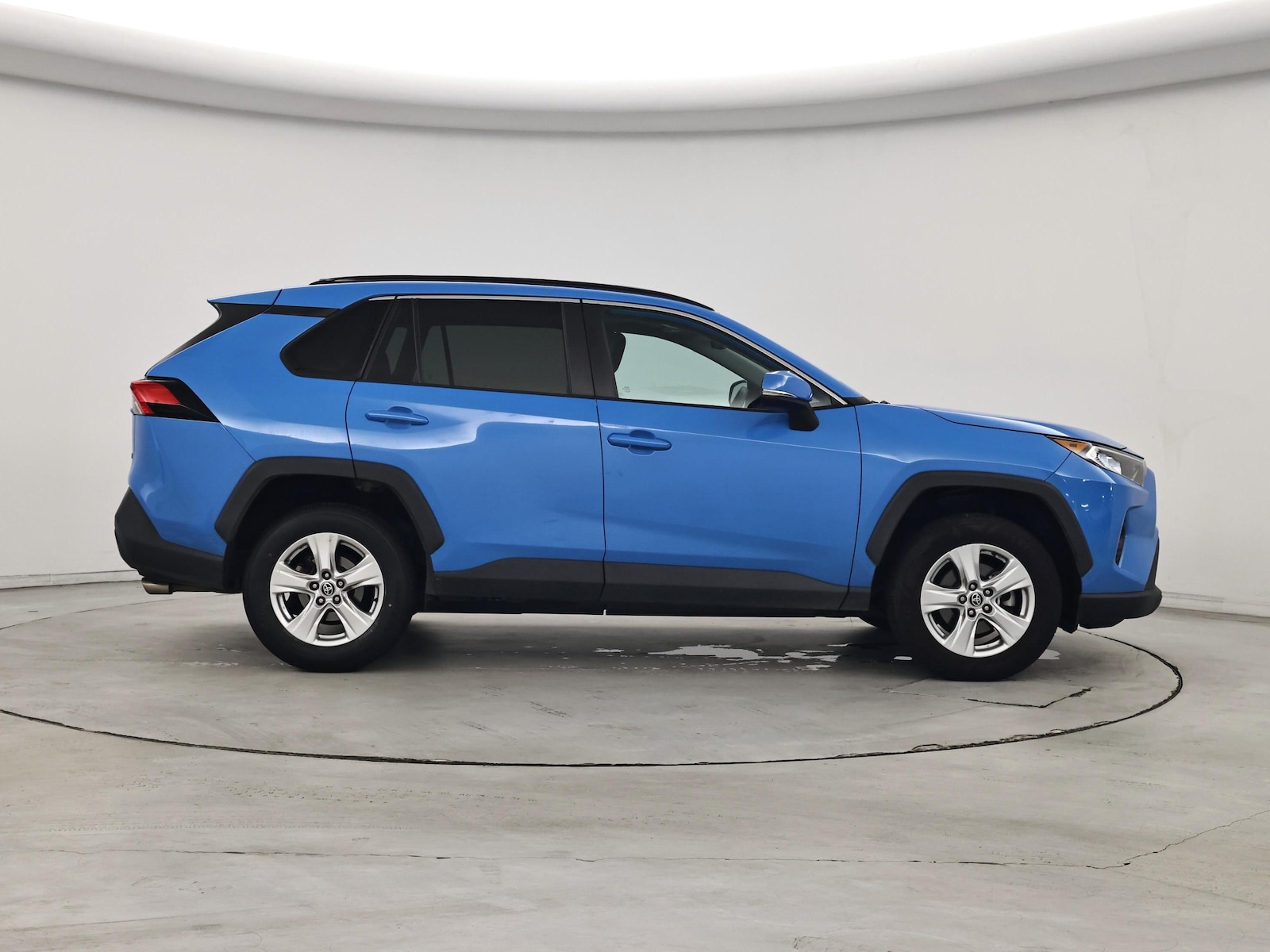 2021 Toyota RAV4 XLE - Photo 8