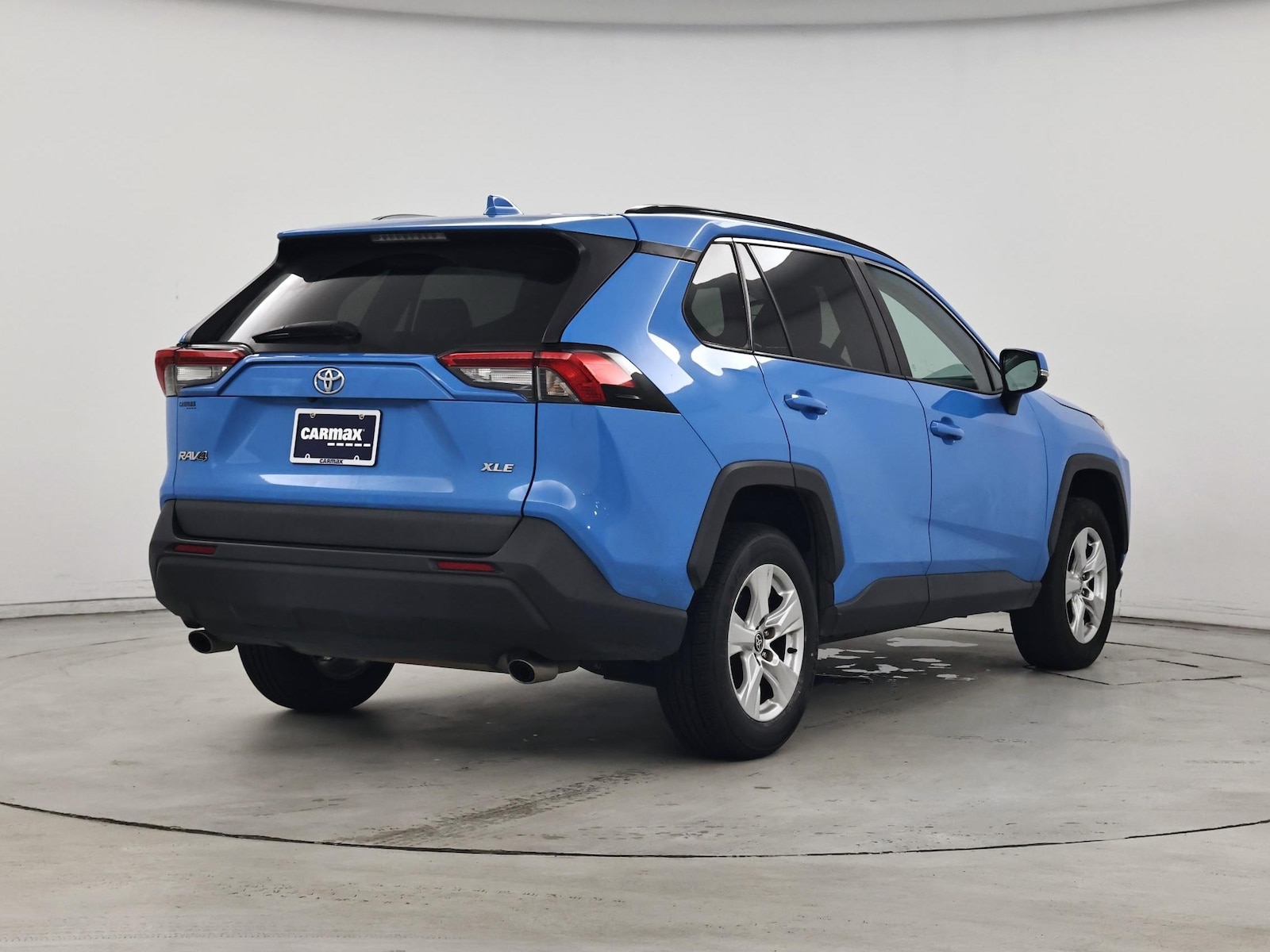 2021 Toyota RAV4 XLE - Photo 9