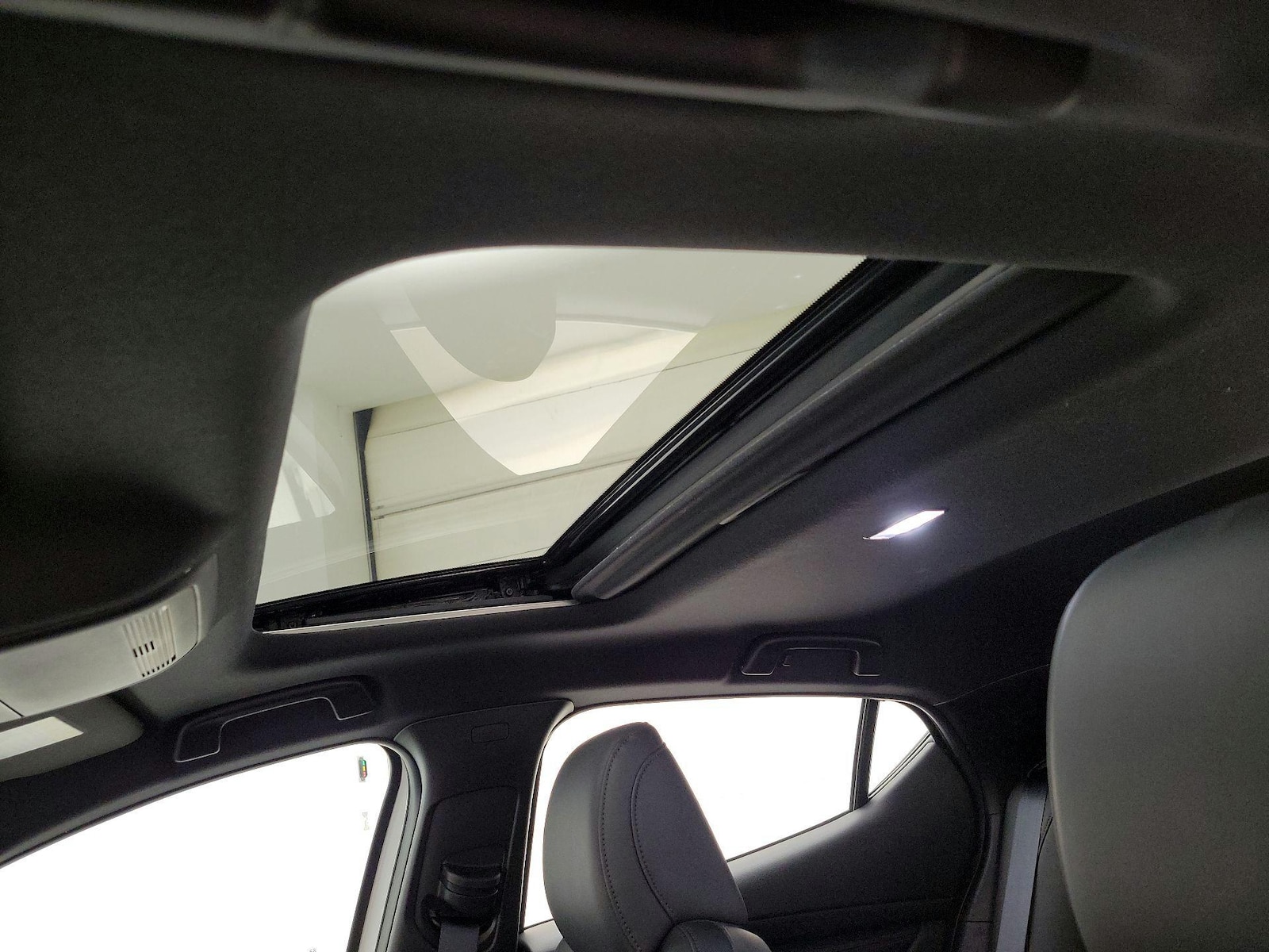 Sunroof(s) & Overhead Airbags