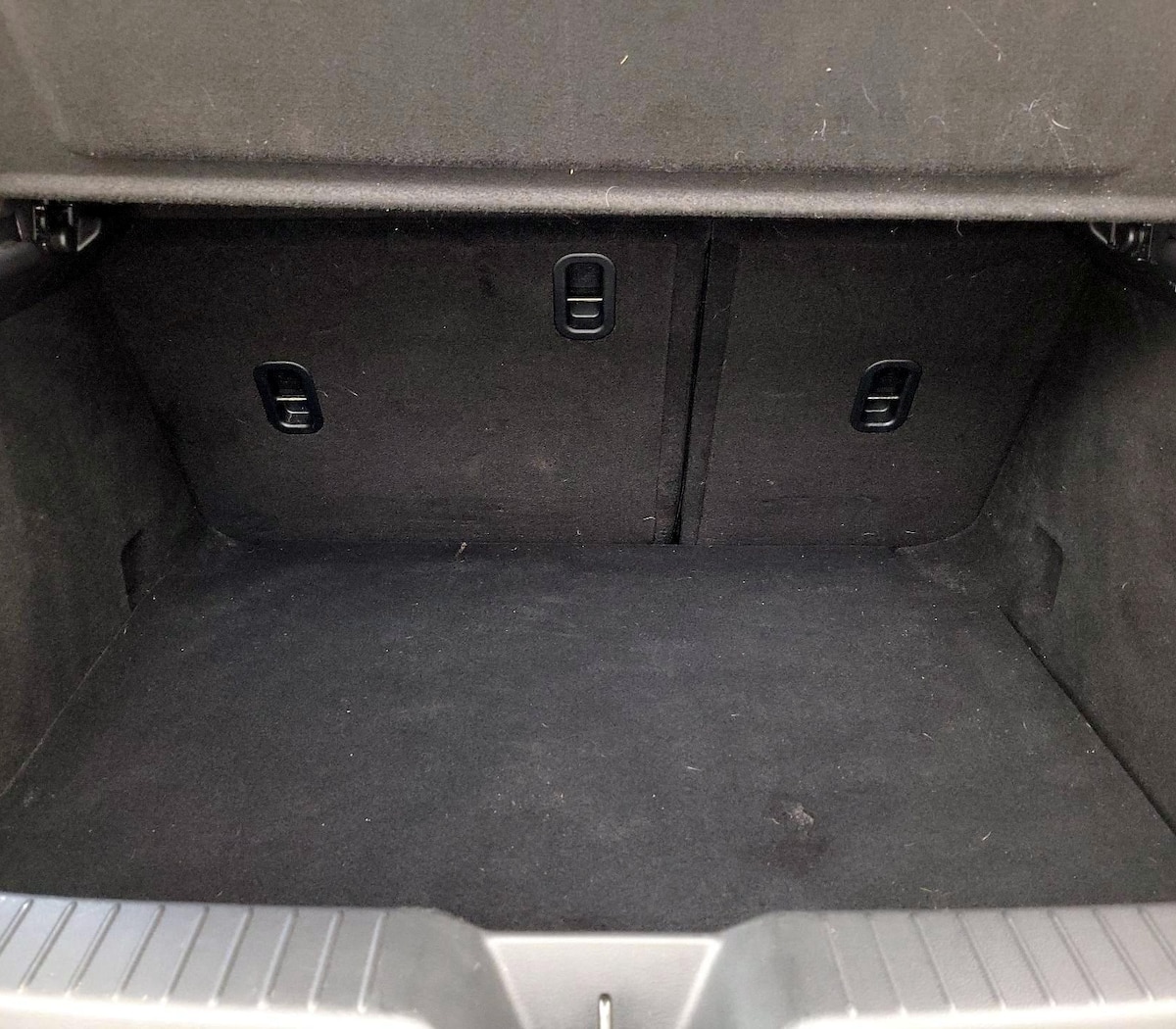 Trunk/Cargo (Seats Up)