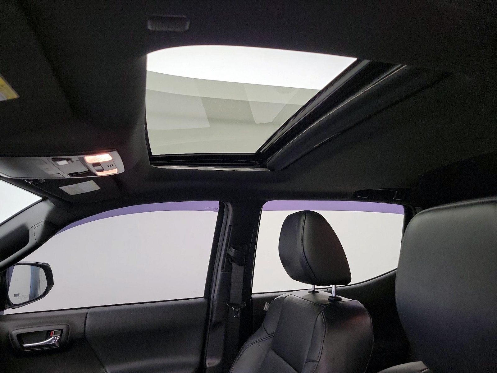 Sunroof(s) & Overhead Airbags