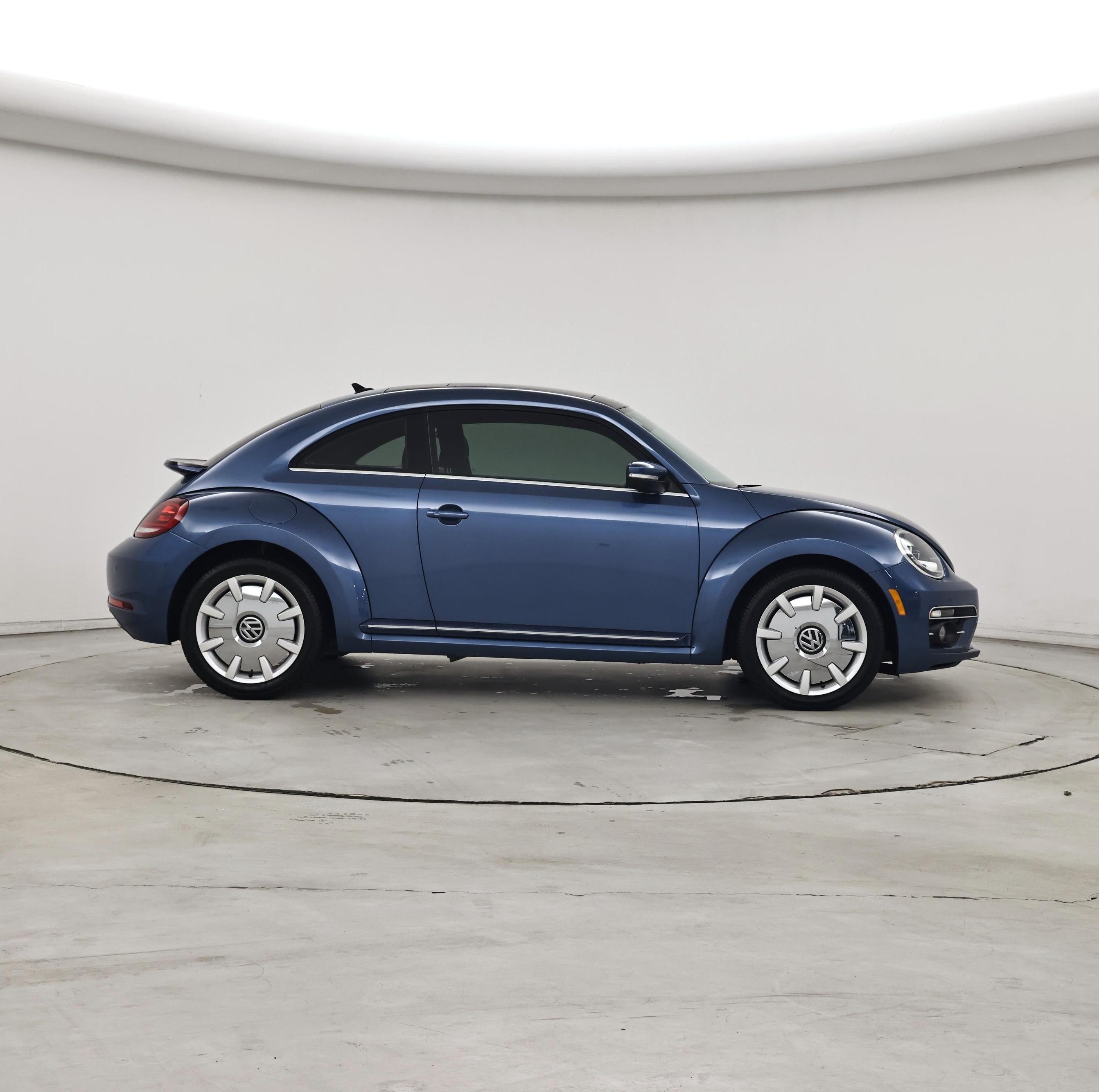 Thumbnail: 2019 Volkswagen Beetle - 7