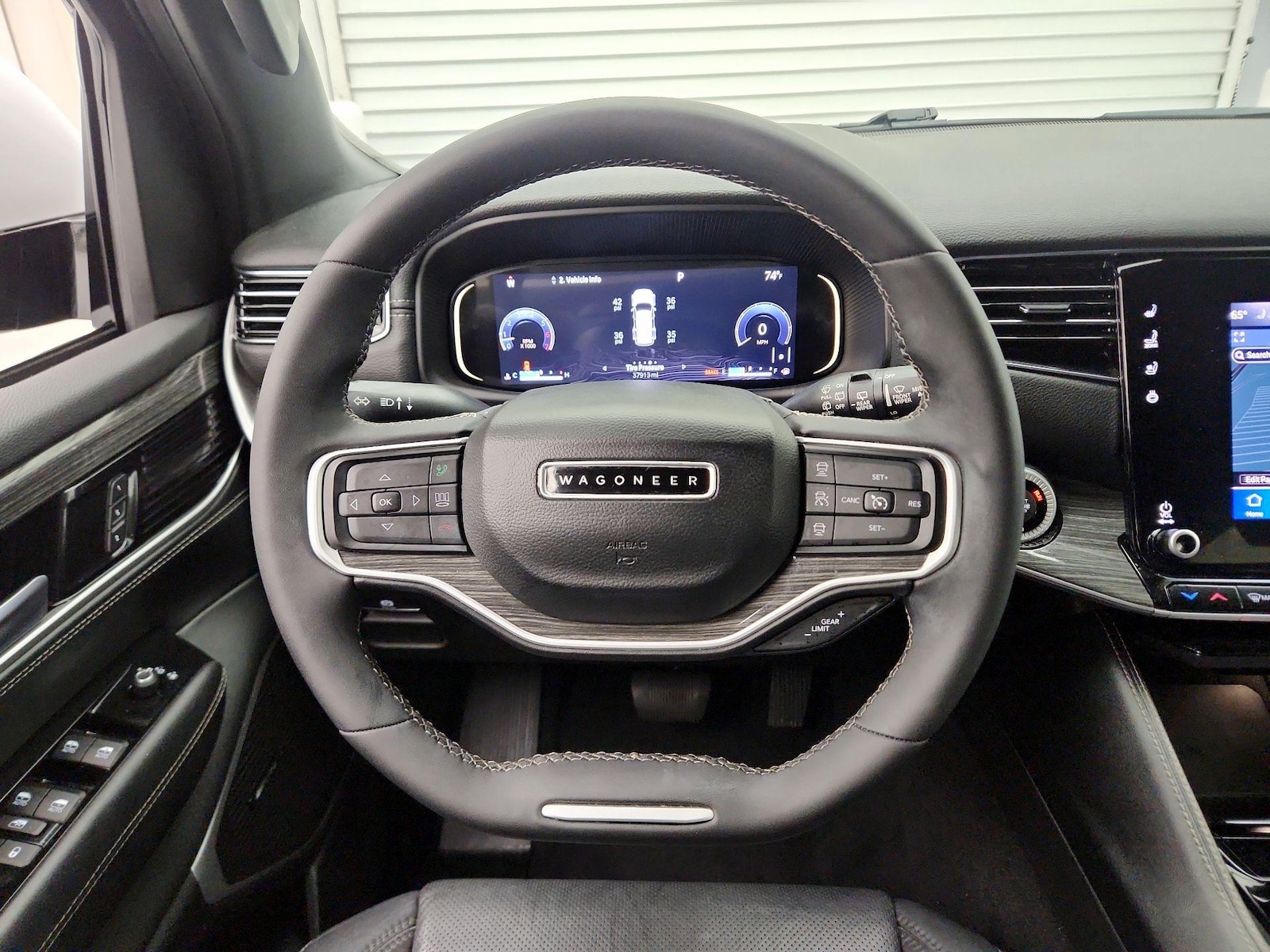 2022 Jeep Wagoneer Series II - Photo 11