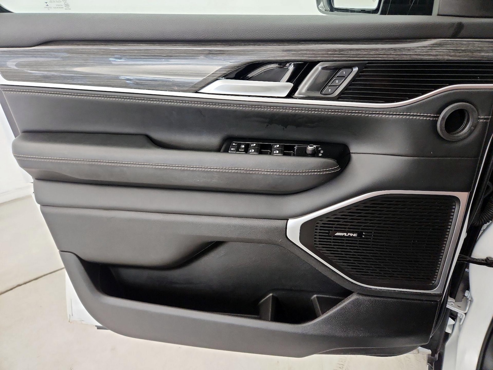 2022 Jeep Wagoneer Series II - Photo 13