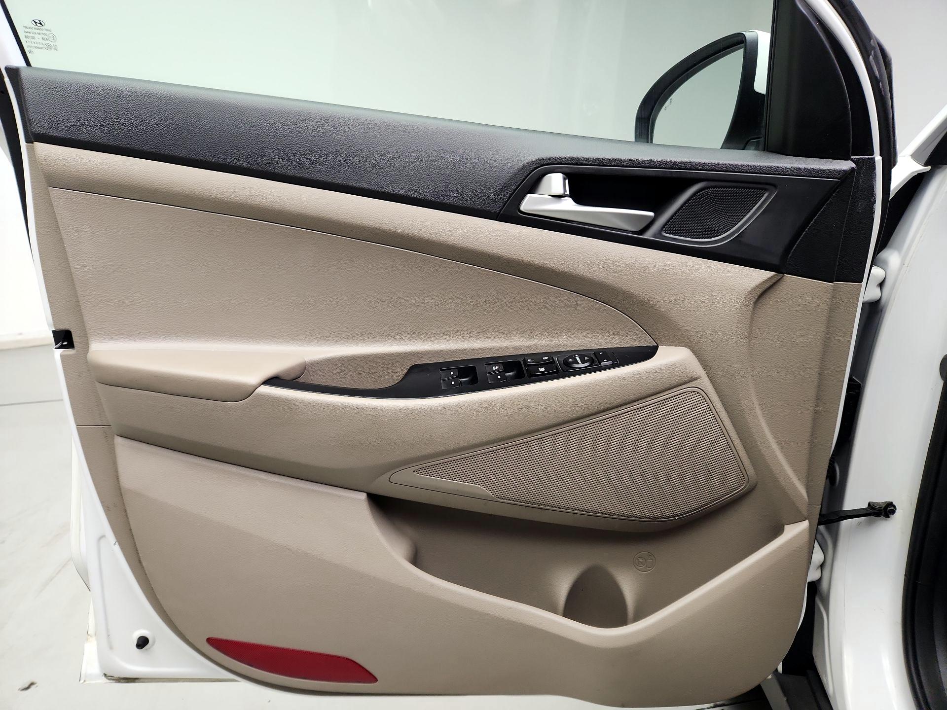 Thumbnail: 2019 Hyundai Tucson - 10