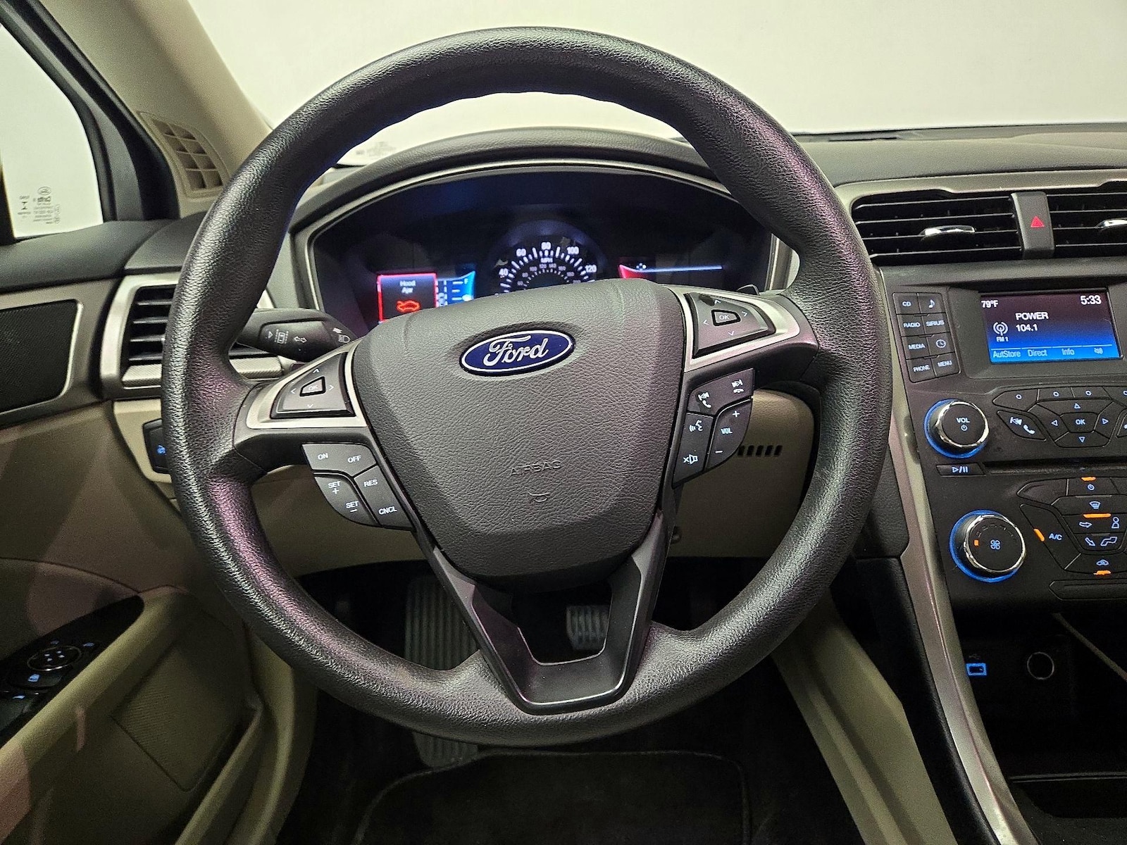 2018 Ford Fusion SE - Photo 11