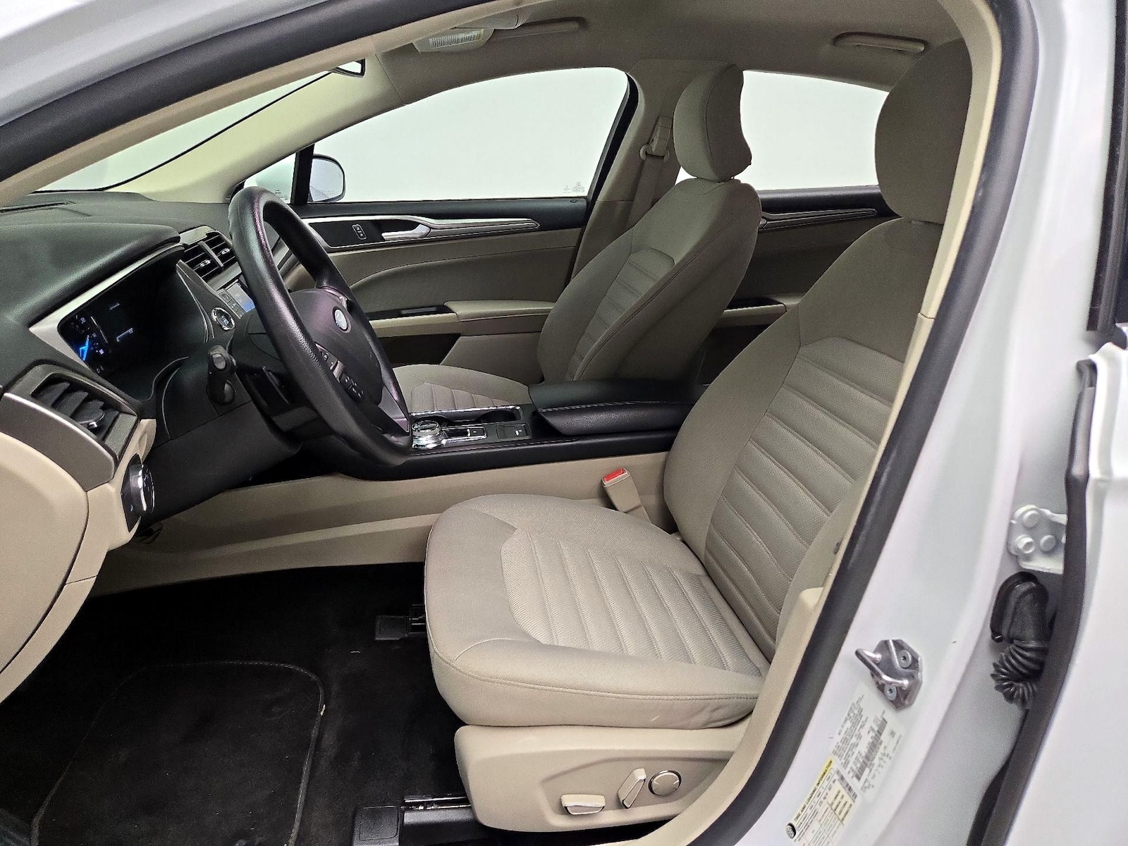 2018 Ford Fusion SE - Photo 12