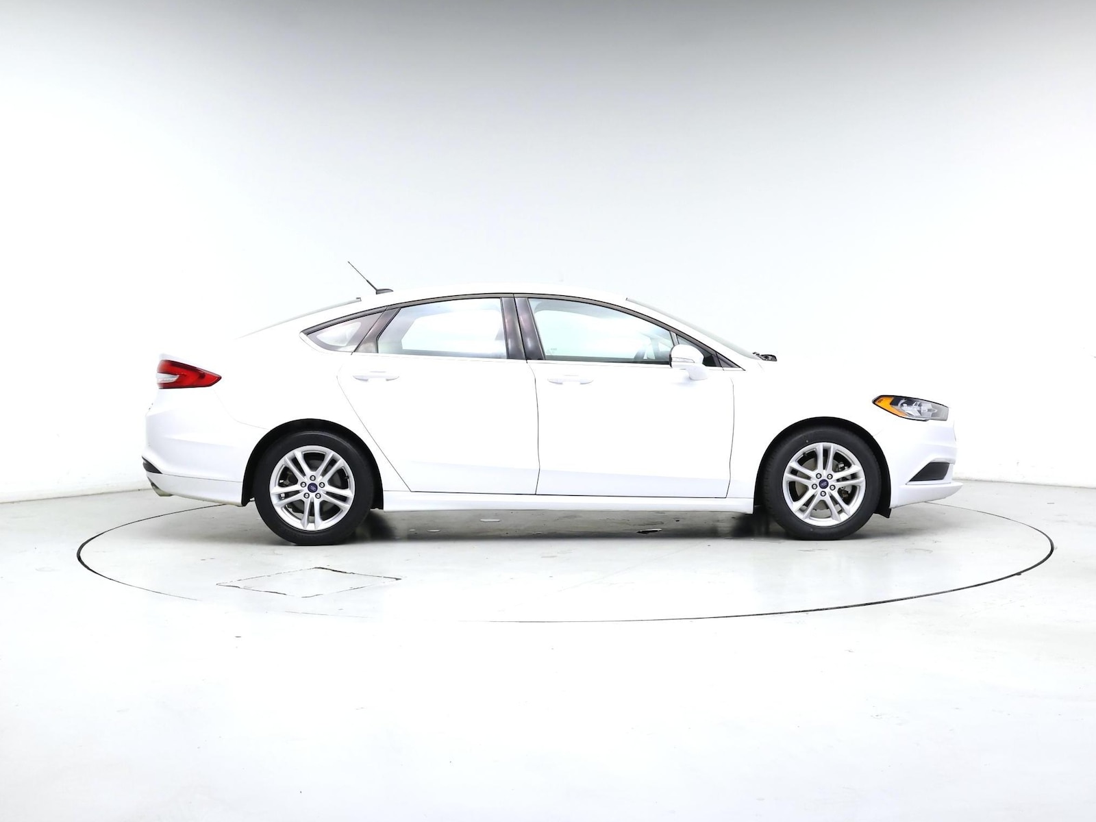2018 Ford Fusion SE - Photo 8