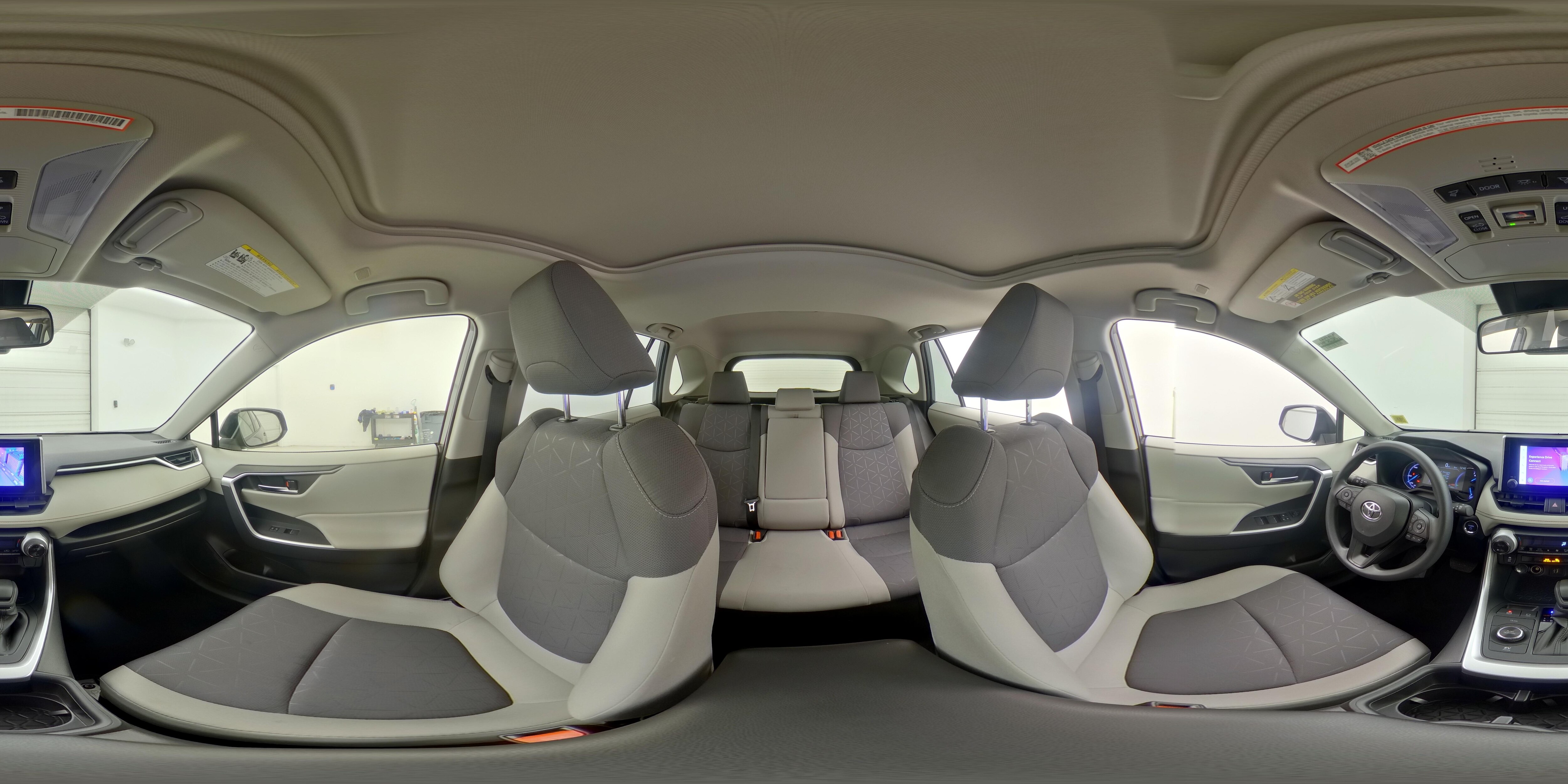 2025 Toyota RAV4 XLE - Photo 25