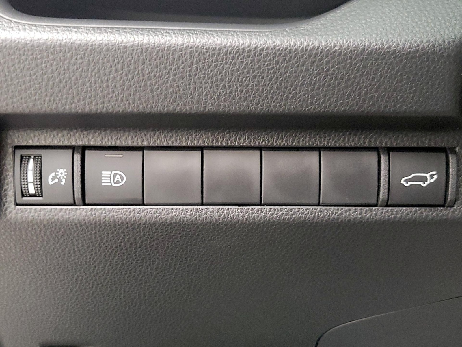 2025 Toyota RAV4 XLE - Photo 14