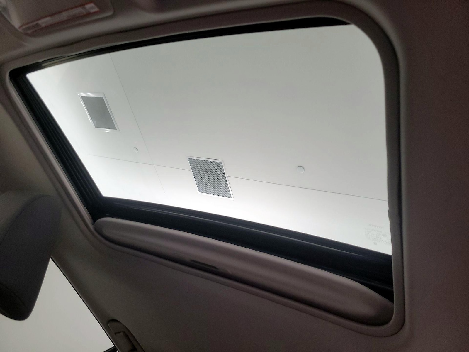 2025 Toyota RAV4 XLE - Photo 20