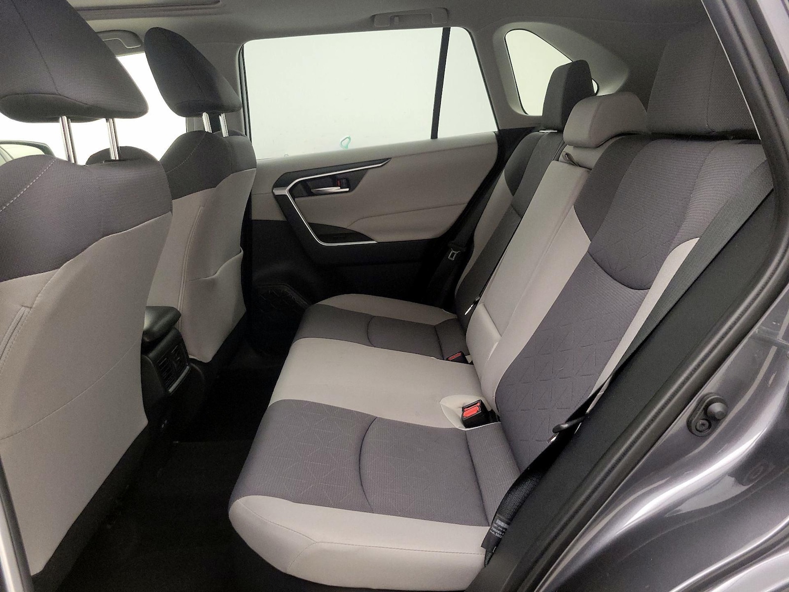2025 Toyota RAV4 XLE - Photo 21