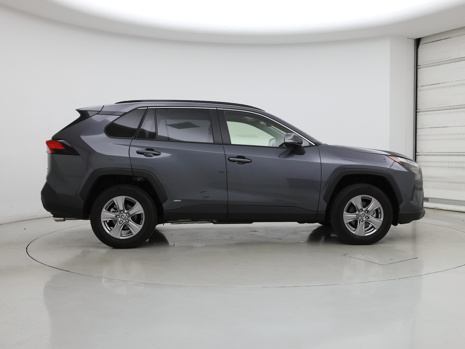 2025 Toyota RAV4 XLE - Photo 8