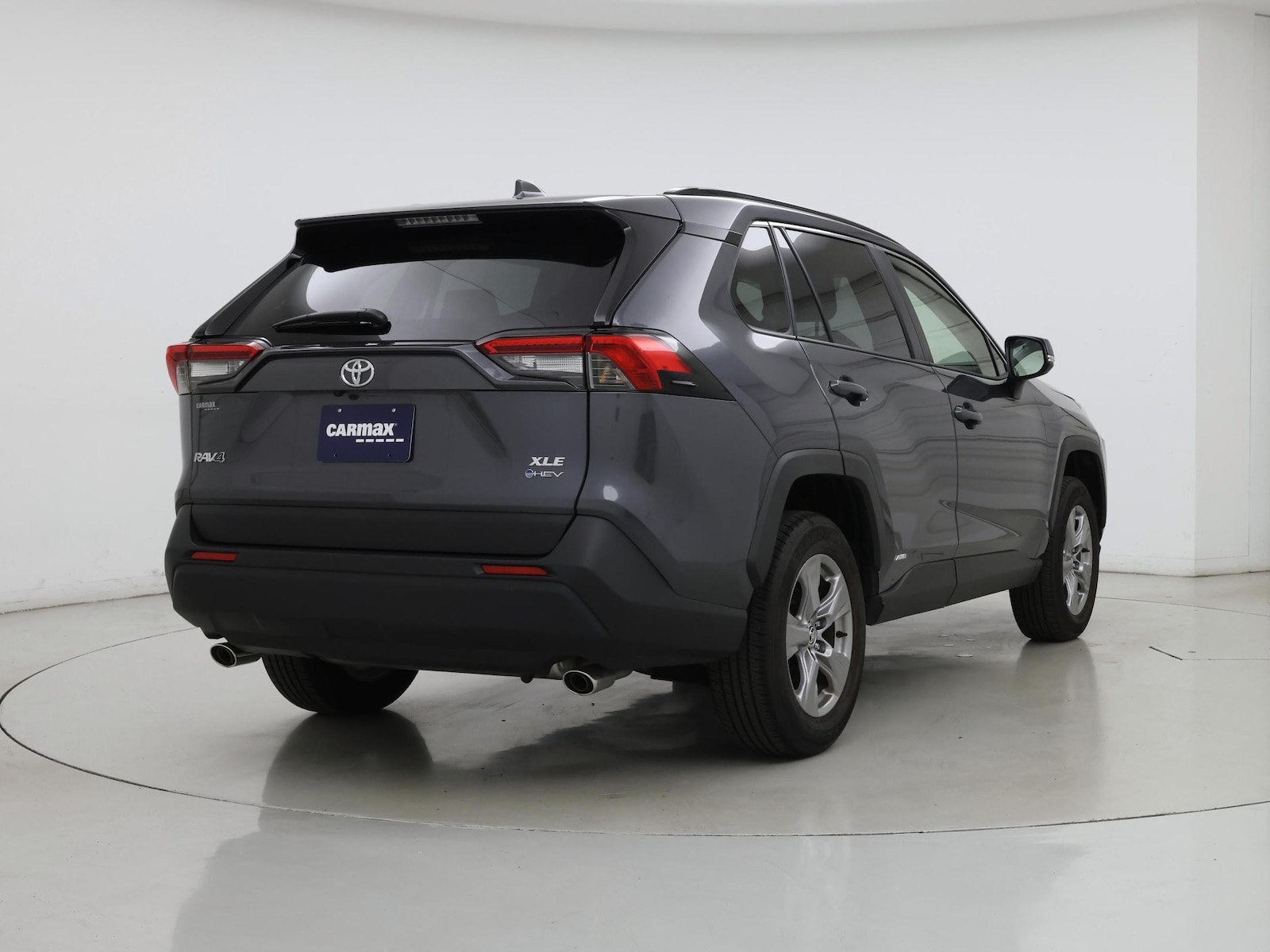 2025 Toyota RAV4 XLE - Photo 9