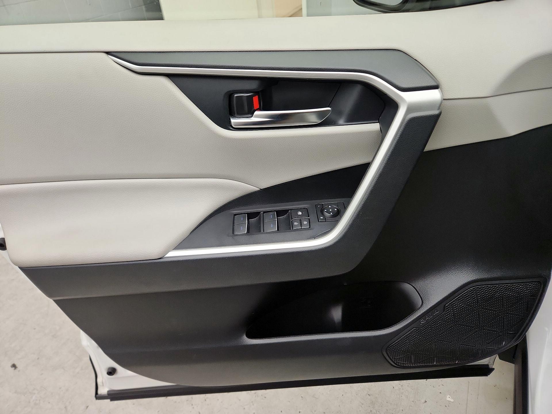 Thumbnail: 2022 Toyota RAV4 - 12