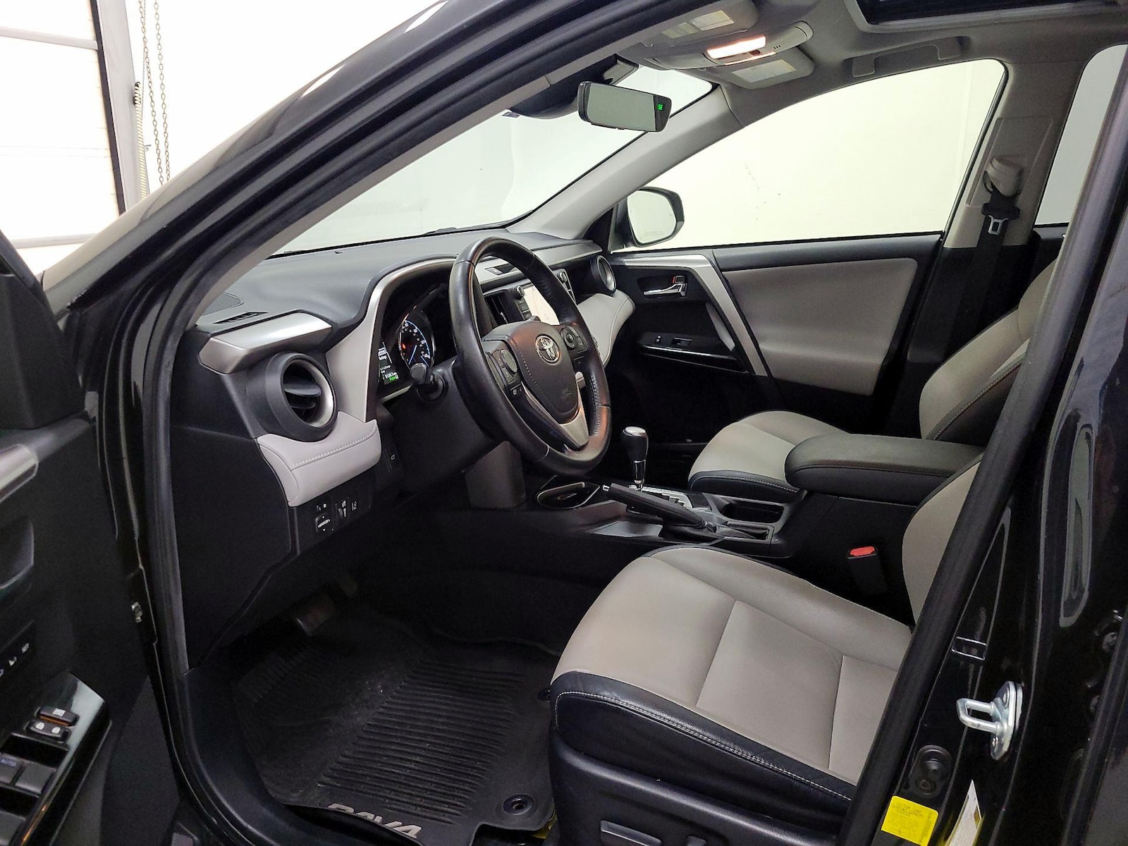 2017 Toyota RAV4 Limited - Photo 12