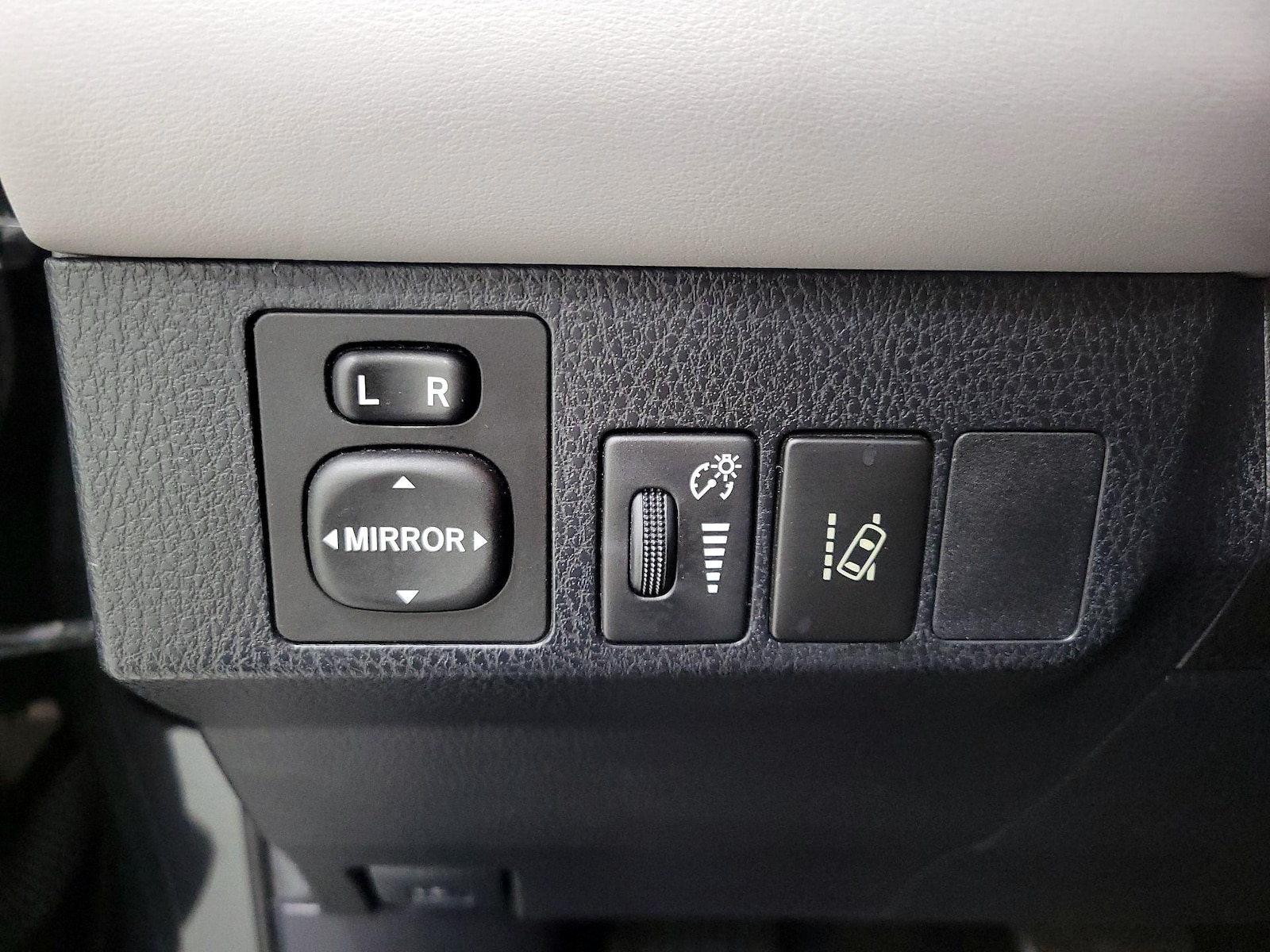 2017 Toyota RAV4 Limited - Photo 14