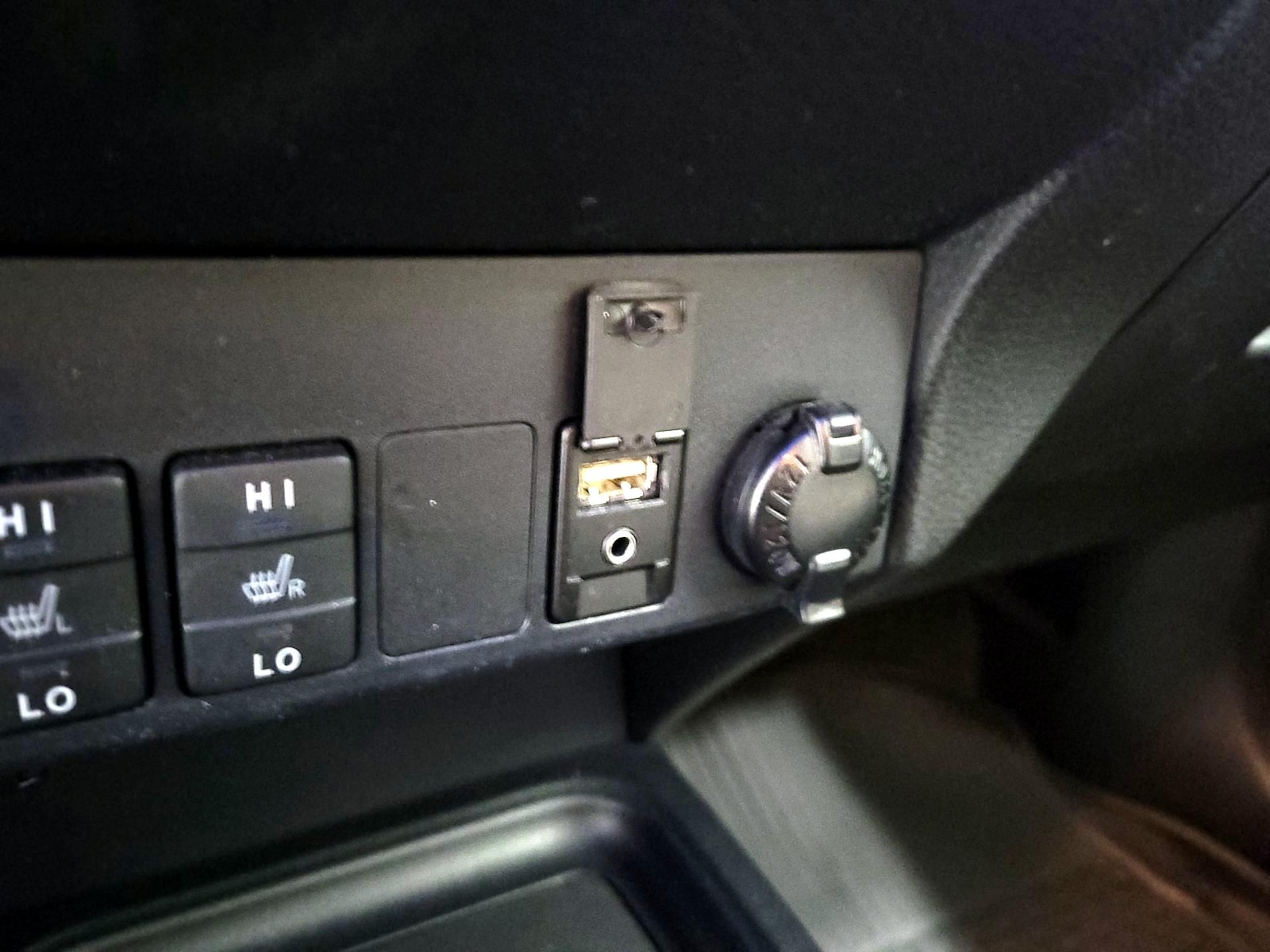 2017 Toyota RAV4 Limited - Photo 20