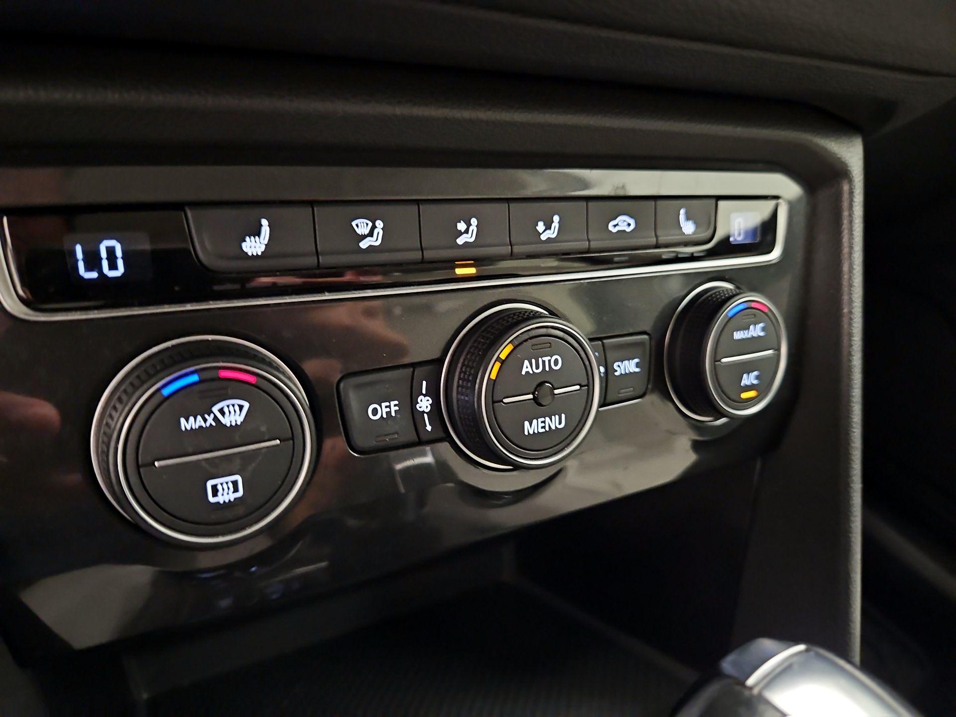 Thumbnail: 2018 Volkswagen Tiguan - 16