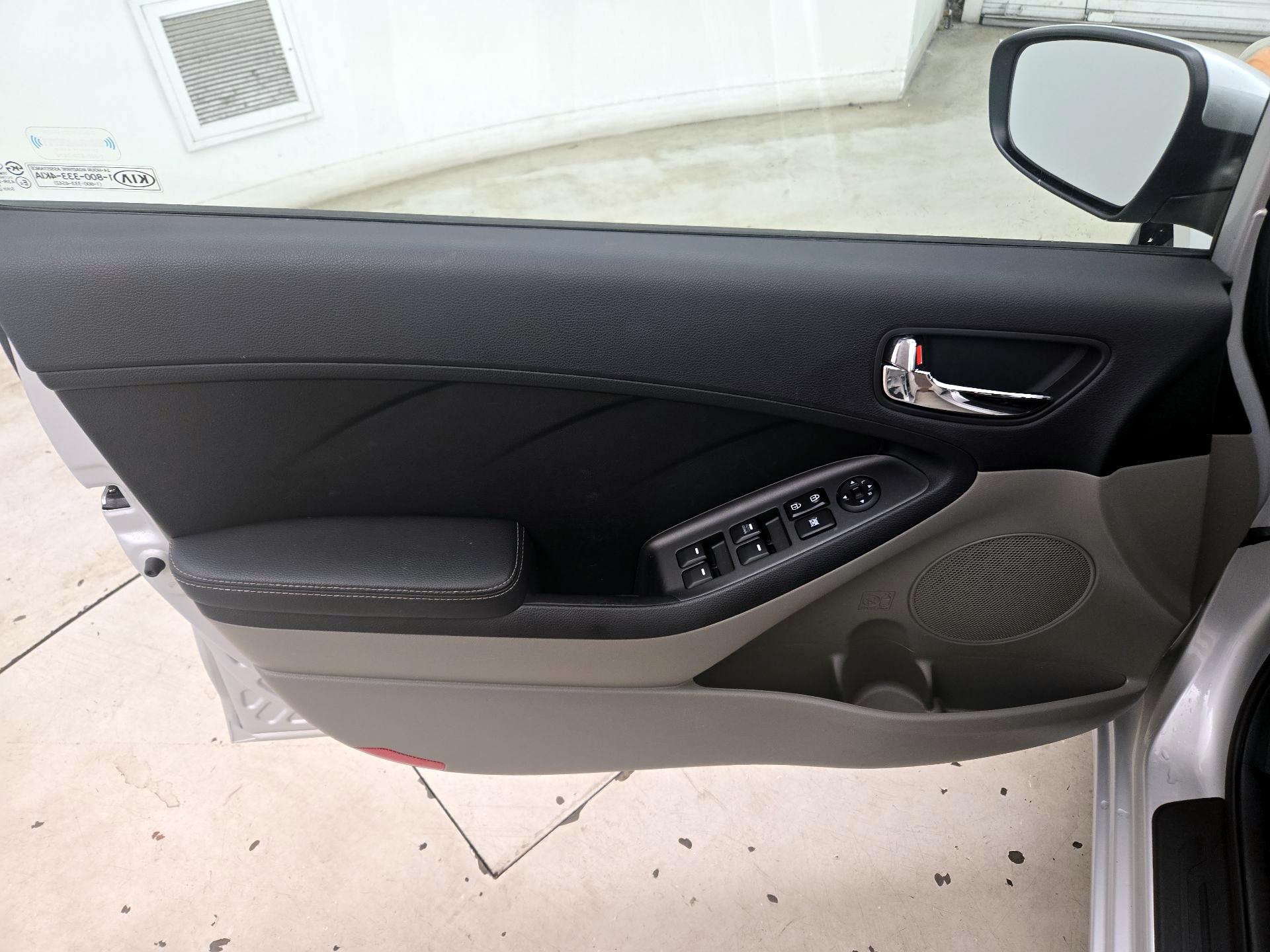 Thumbnail: 2015 Kia Forte - 12