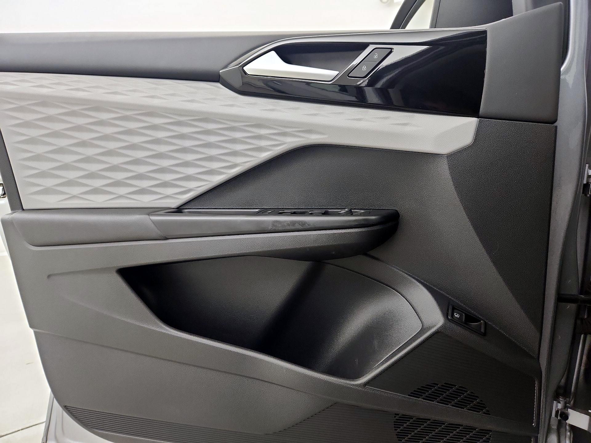 Thumbnail: 2022 Volkswagen Taos - 12