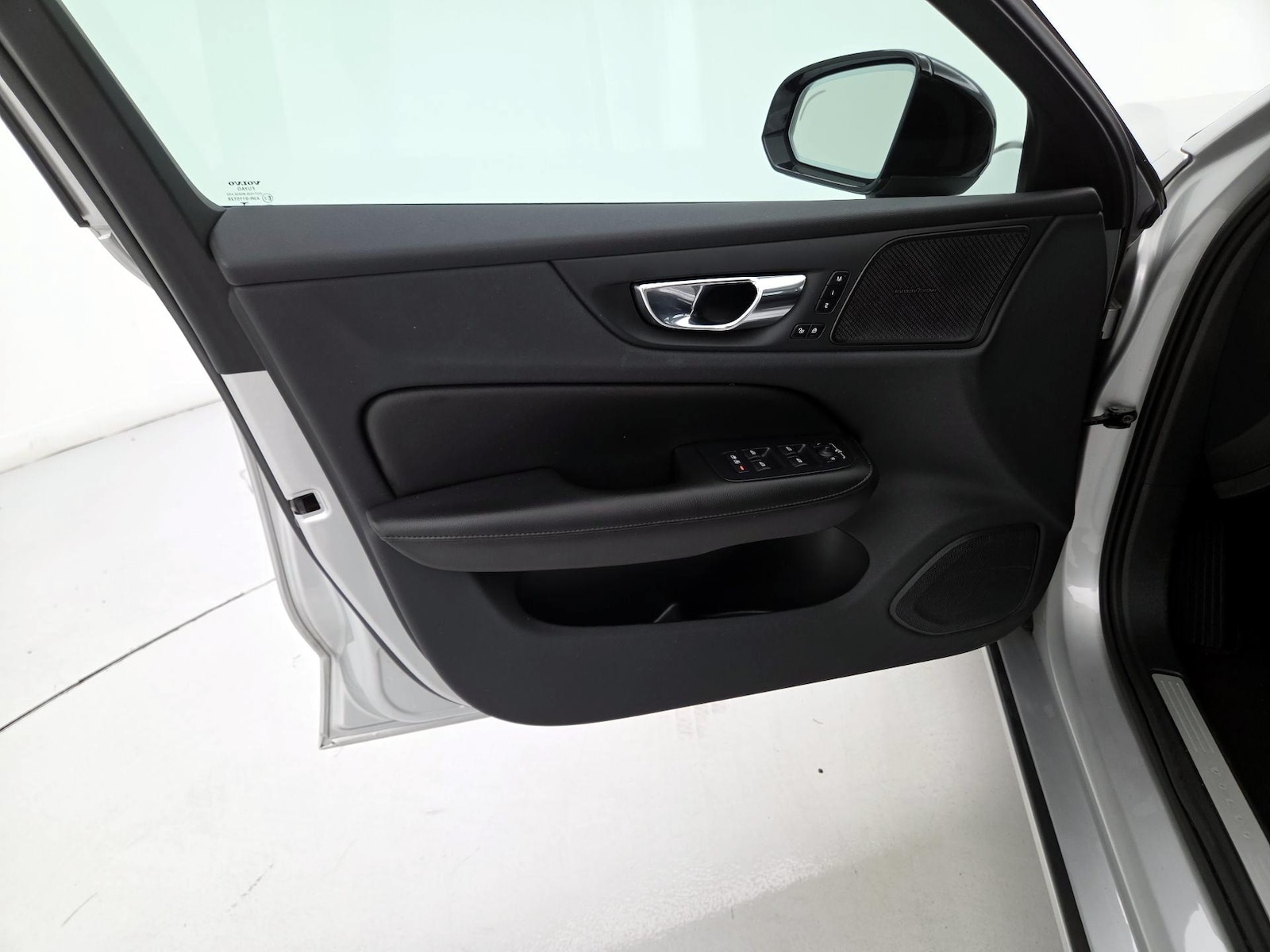 2022 Volvo S60 Momentum - Photo 13