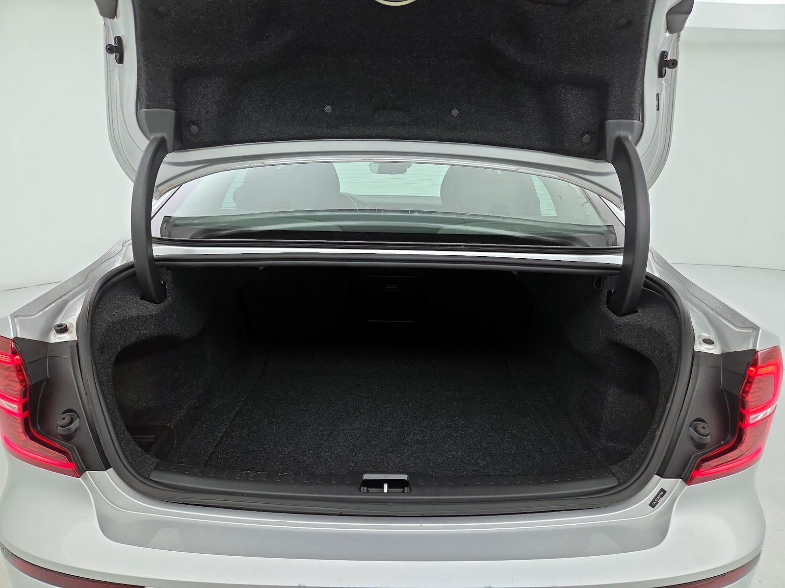 2022 Volvo S60 Momentum - Photo 23
