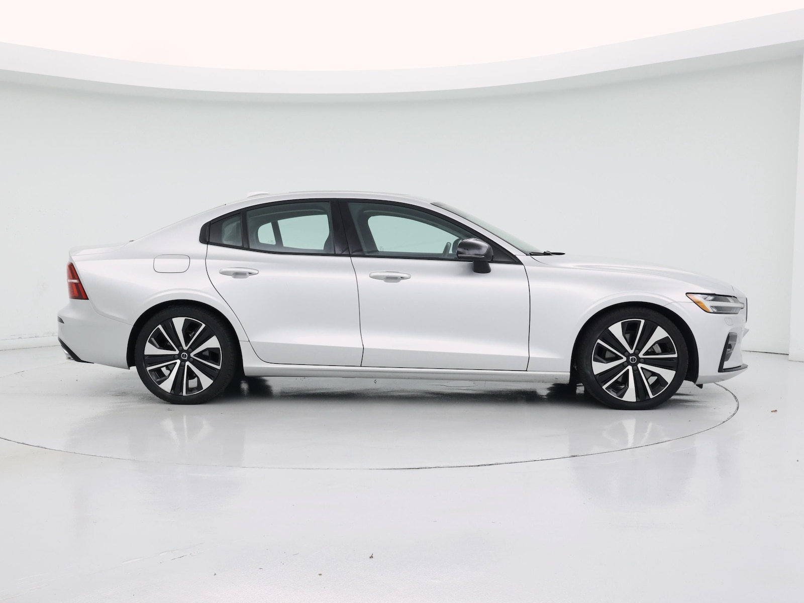 2022 Volvo S60 Momentum - Photo 8