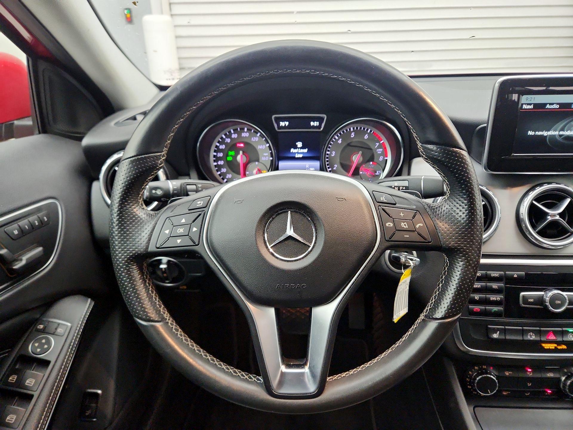 Thumbnail: 2015 Mercedes-Benz GLA - 10