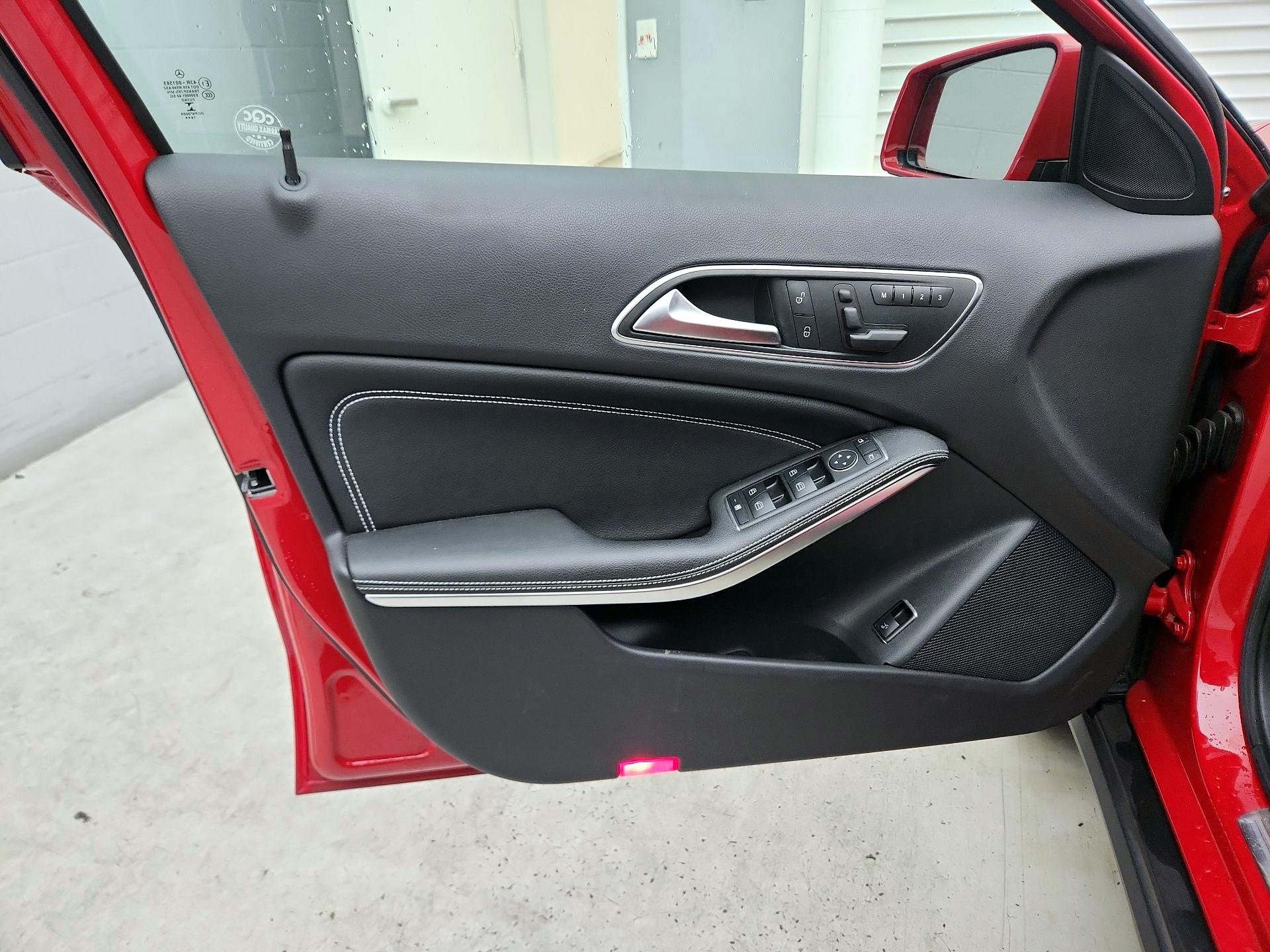 Thumbnail: 2015 Mercedes-Benz GLA - 12