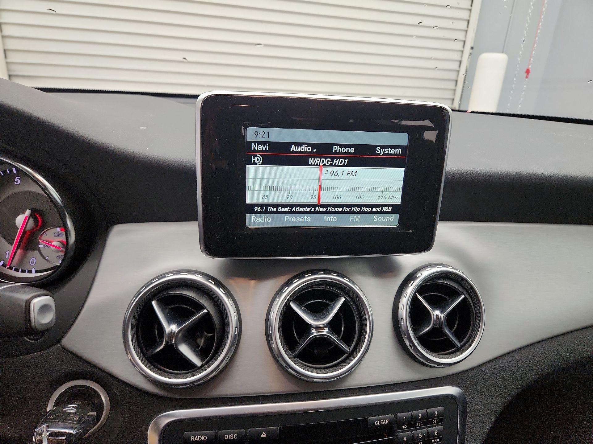 Thumbnail: 2015 Mercedes-Benz GLA - 15