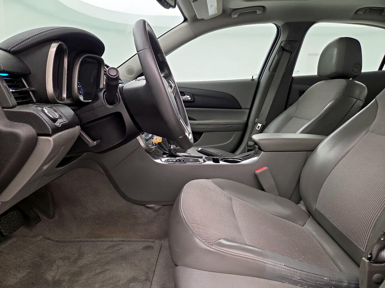Power Seat(s) & Side Airbags