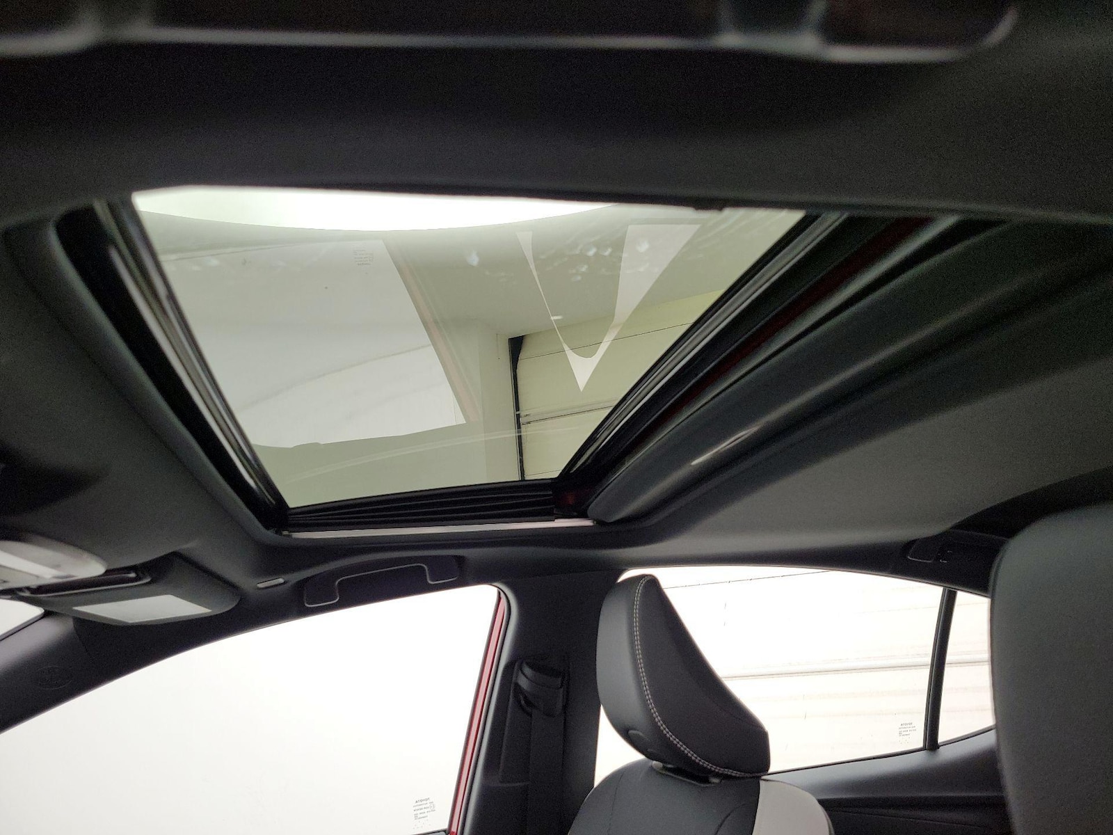 Sunroof(s) & Overhead Airbags